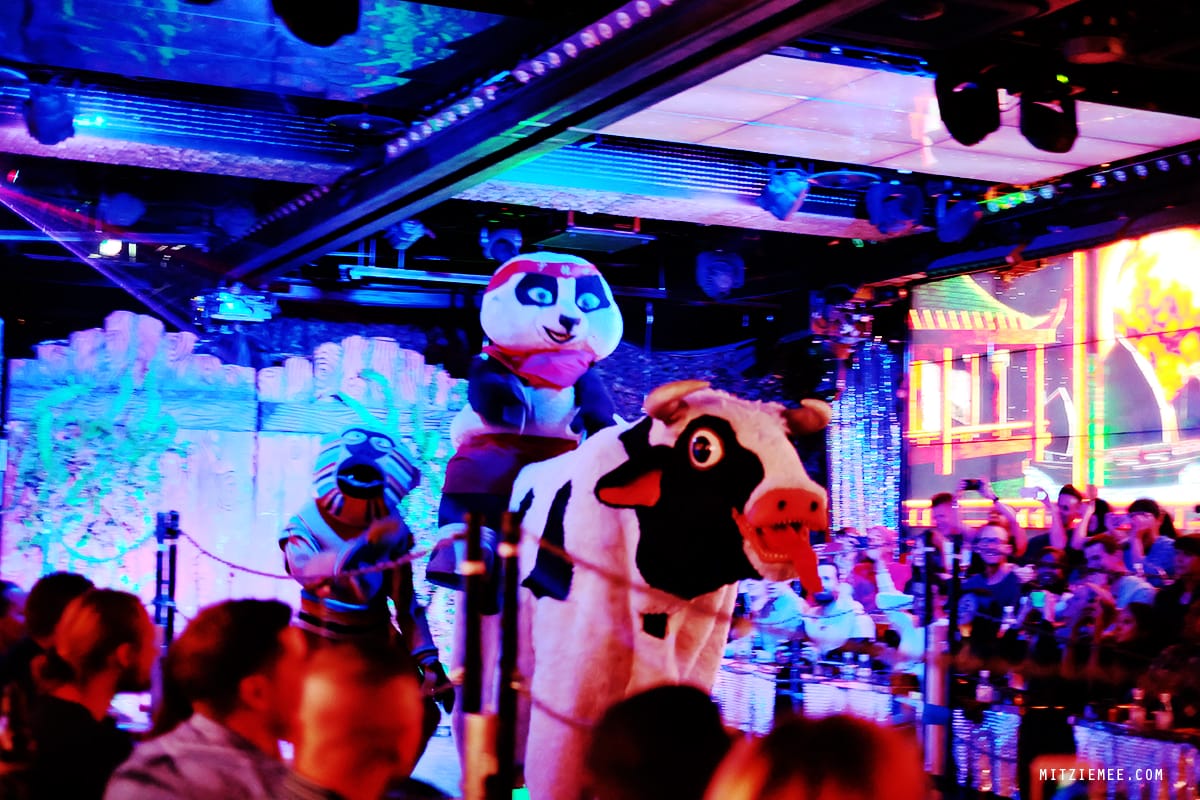 Robot Restaurant, Tokyo