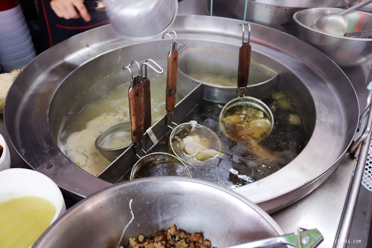 P'Aor, tom yum, Bangkok