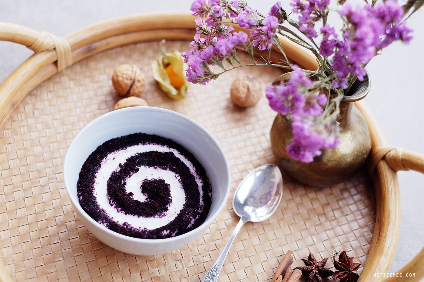 Breakfast bowl with Bilberry Powder