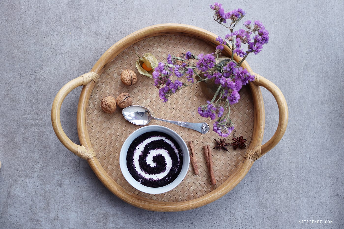 Breakfast bowl with Bilberry Powder