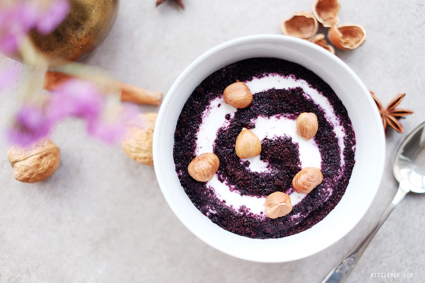 Breakfast bowl with Bilberry Powder