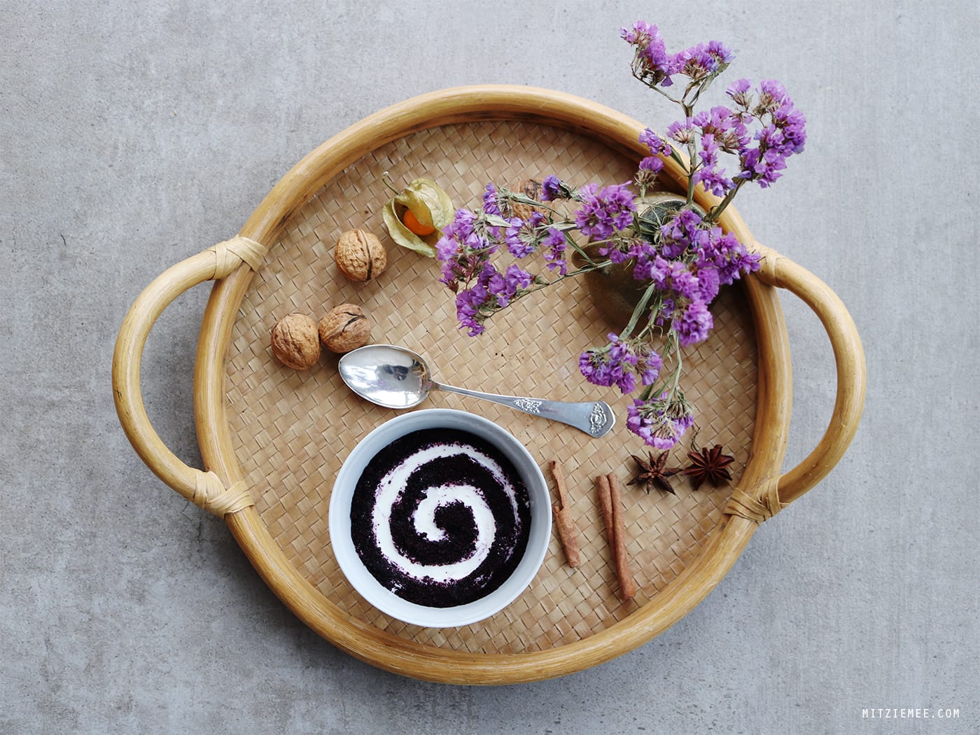 Breakfast bowl with Bilberry Powder