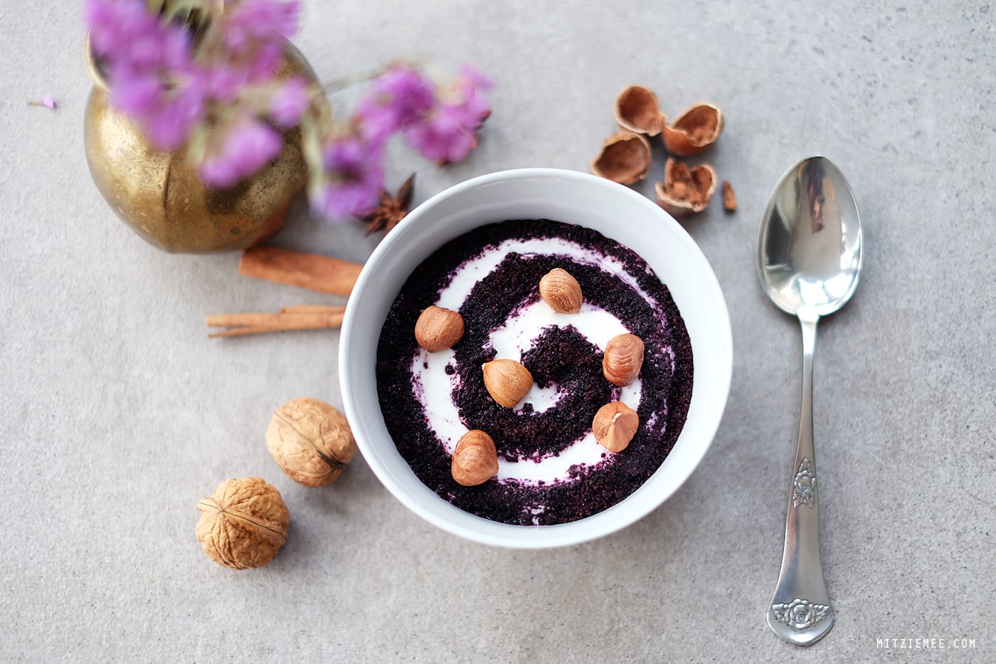 Breakfast bowl with Bilberry Powder