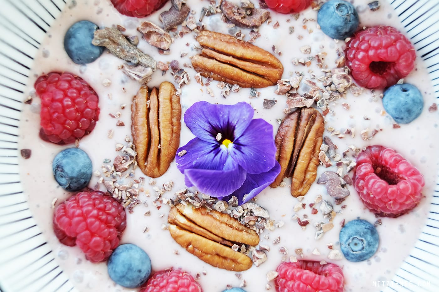 Bilberry powder smoothie bowl recipe