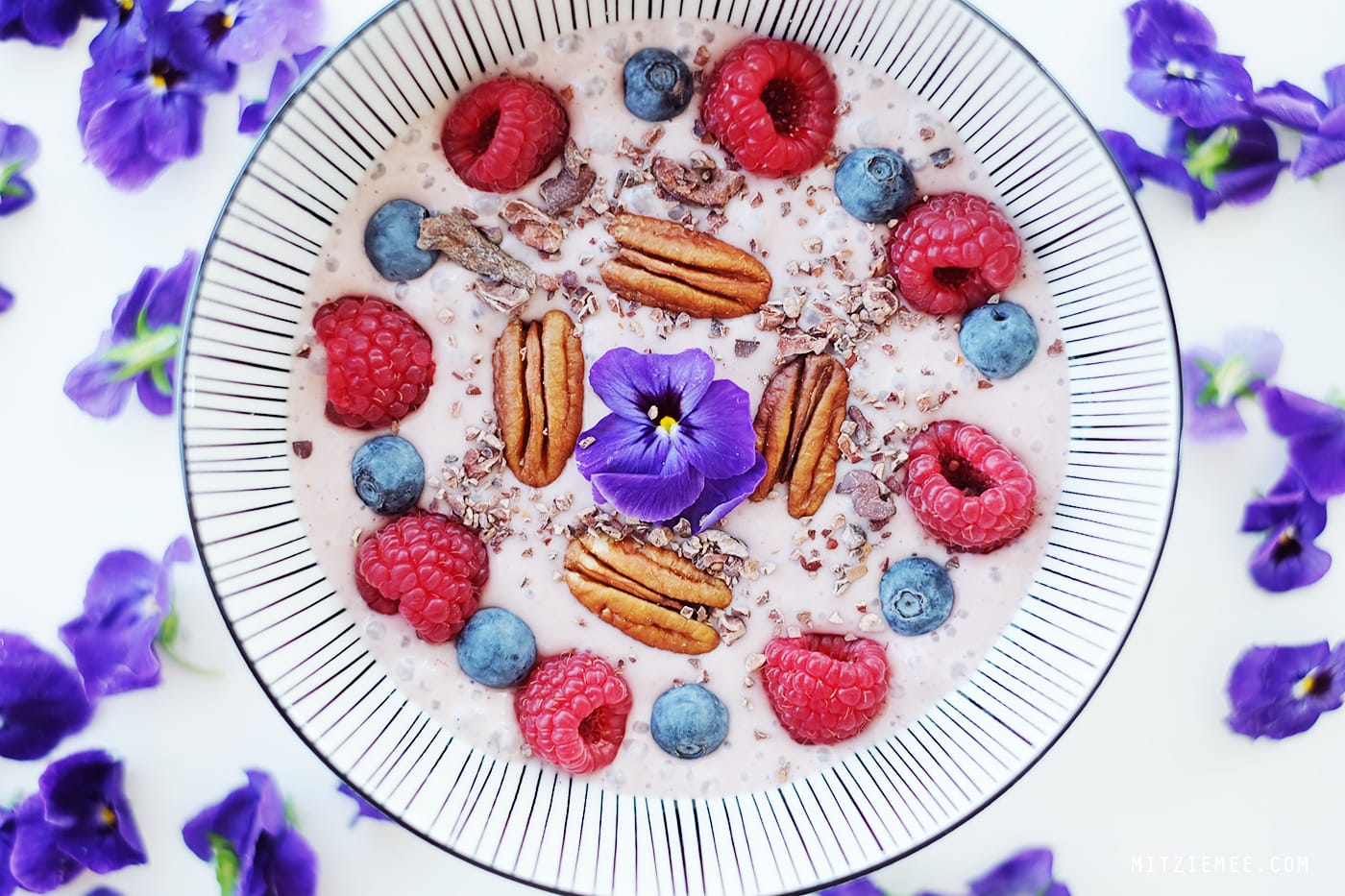 Bilberry powder smoothie bowl recipe