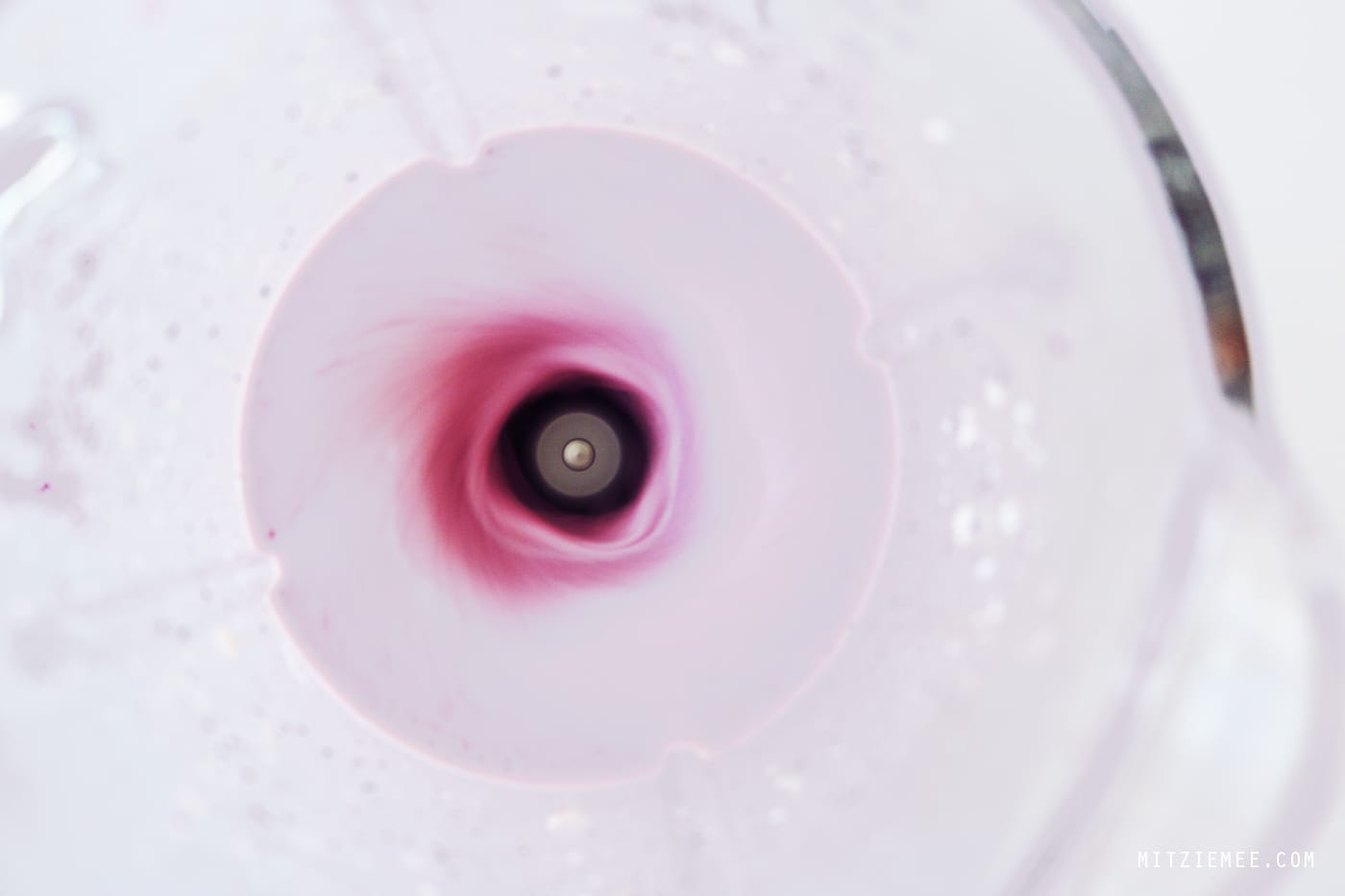 Bilberry powder smoothie bowl recipe