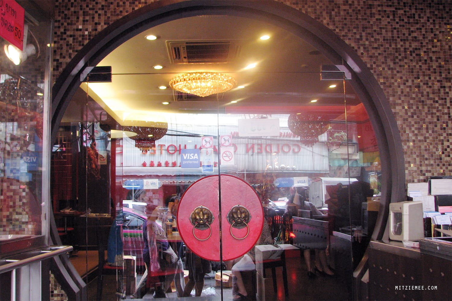 Jellyfish at Shangri-La, Chinatown