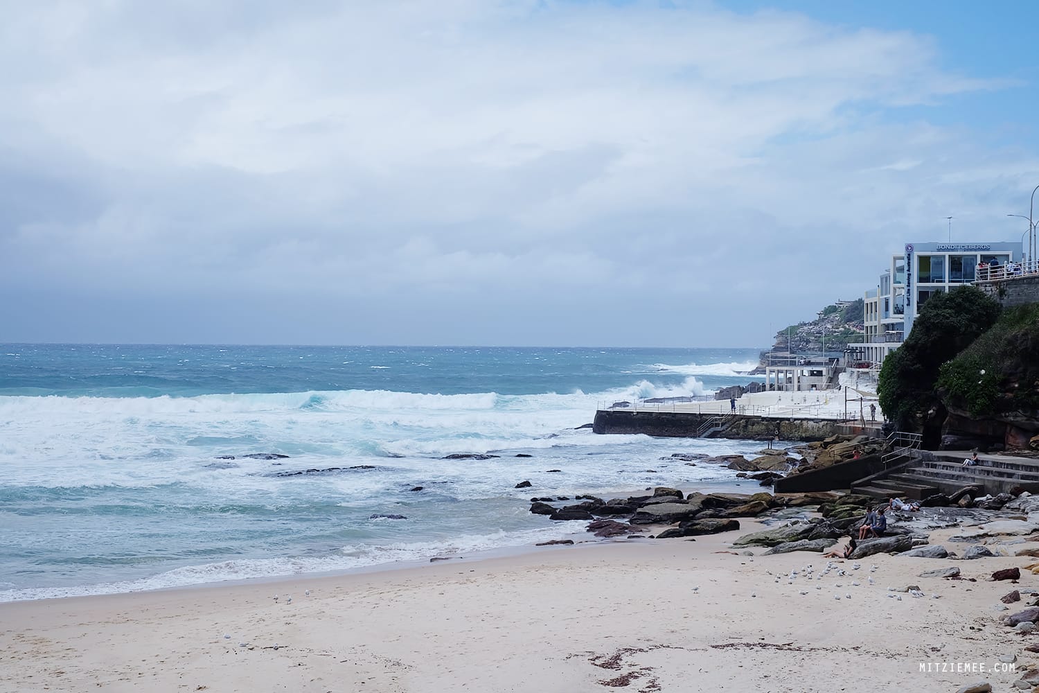 Walk from Bondi Beach to Bronte Beach, Sydney