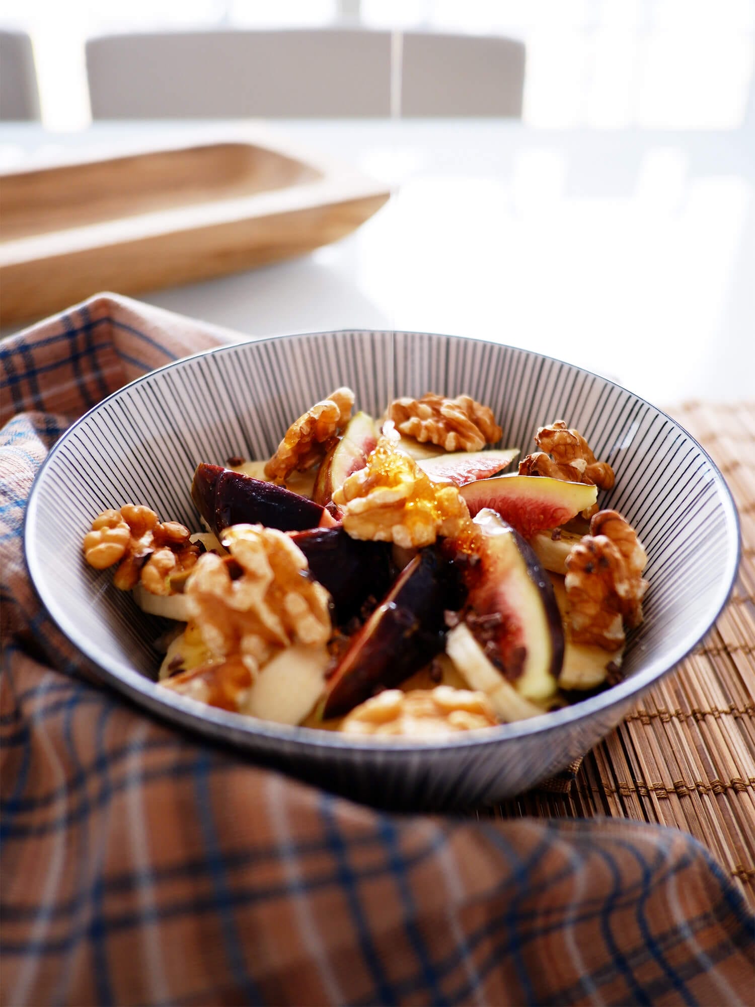 Oatmeal with almond milk, fresh figs and walnuts, Recipe