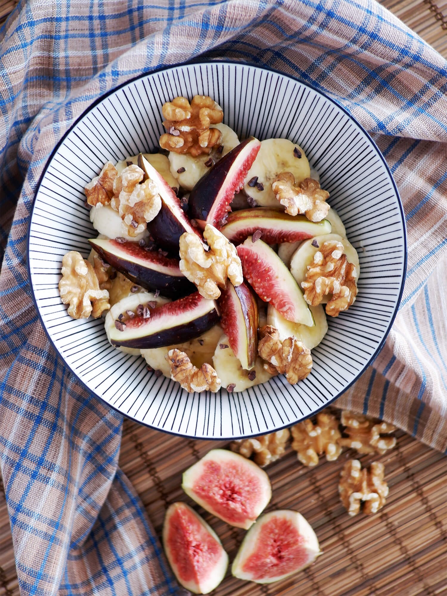 Oatmeal with almond milk, fresh figs and walnuts, Recipe