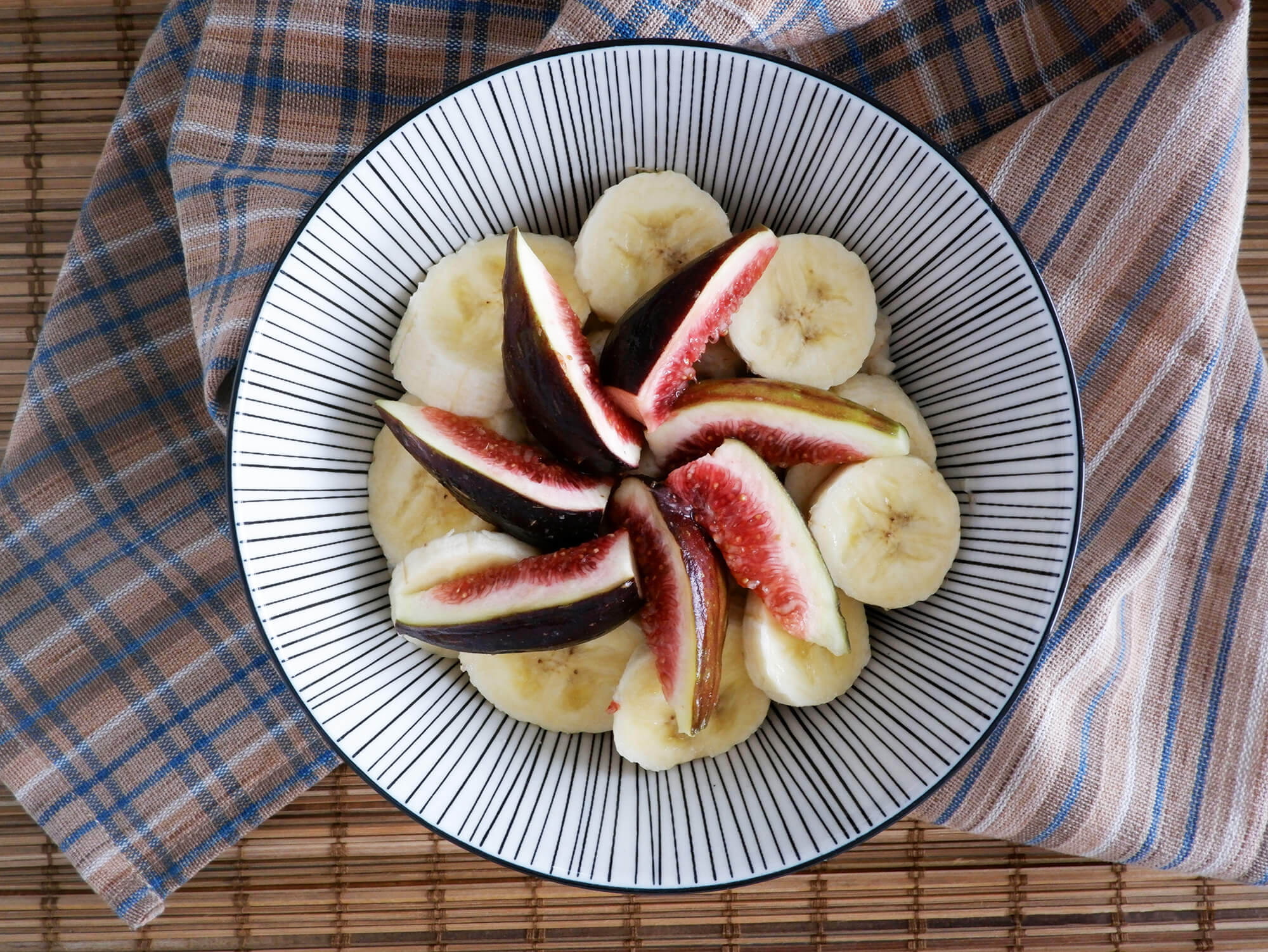 Oatmeal with almond milk, fresh figs and walnuts, Recipe
