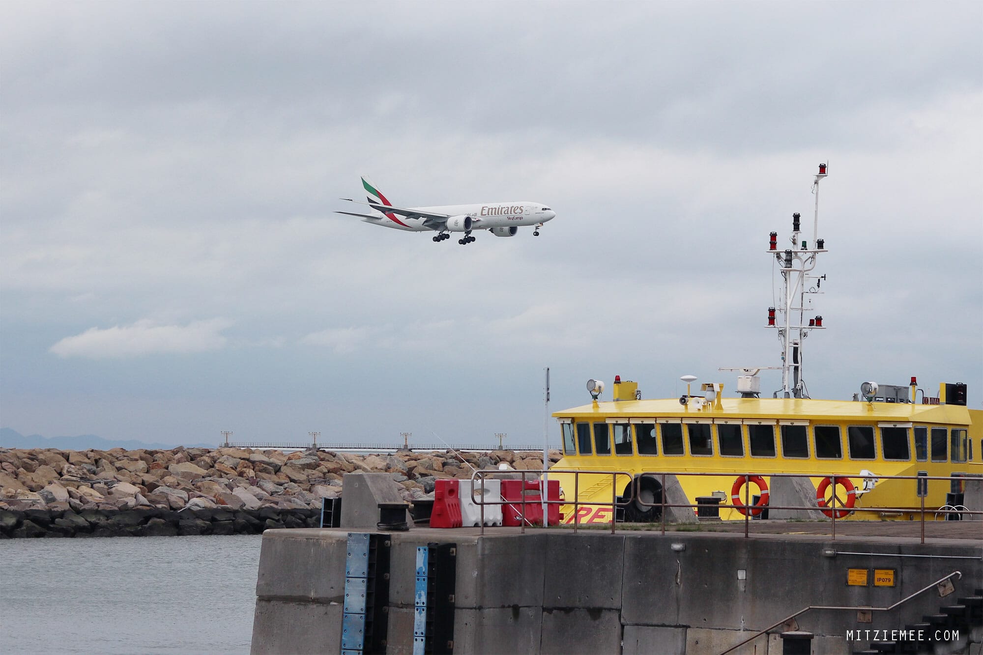 plane spotting in Hong Kong, Emirates B777