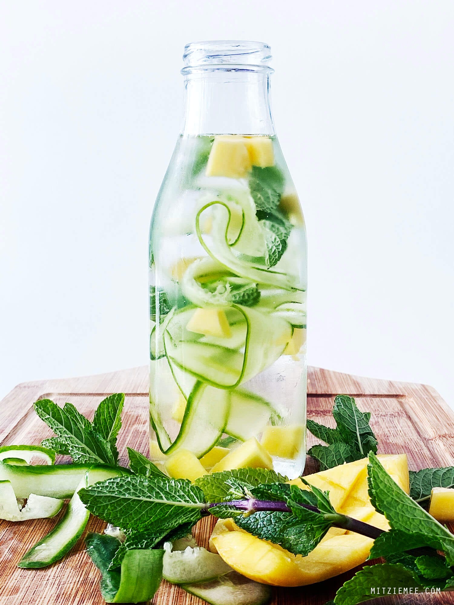Infused water with mango, mint and cucumber