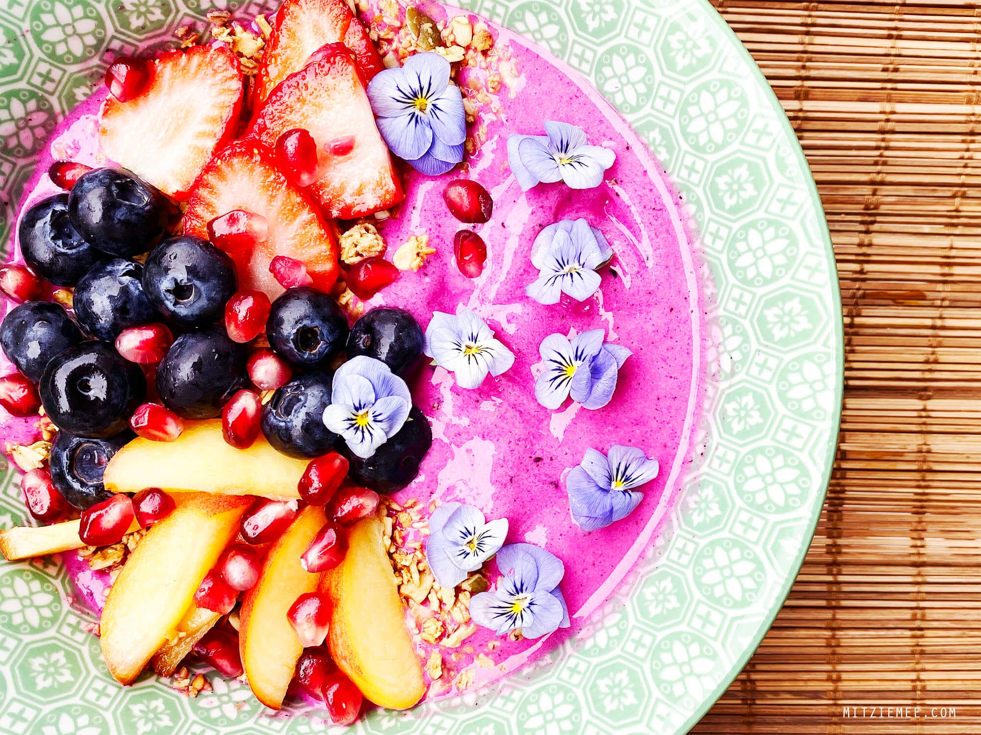 Pitaya breakfast bowls