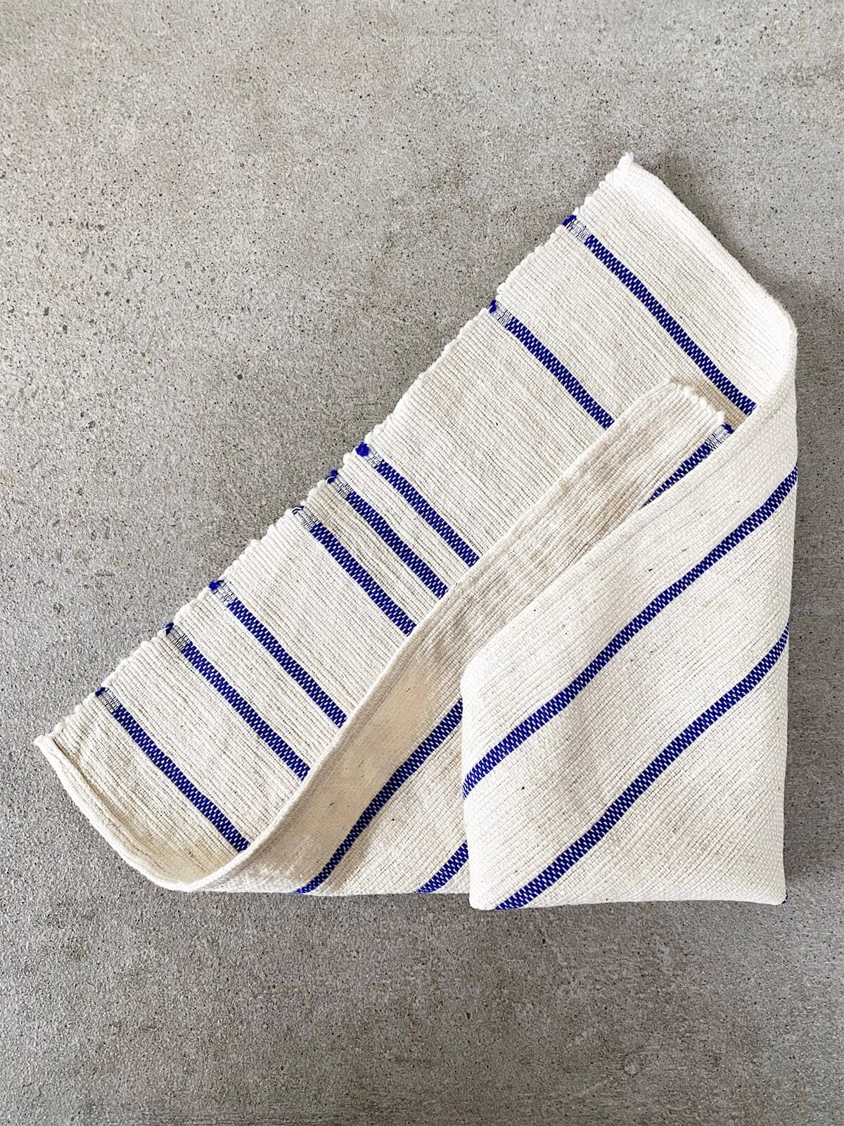 How to fold a mini hand towel (oshibori)