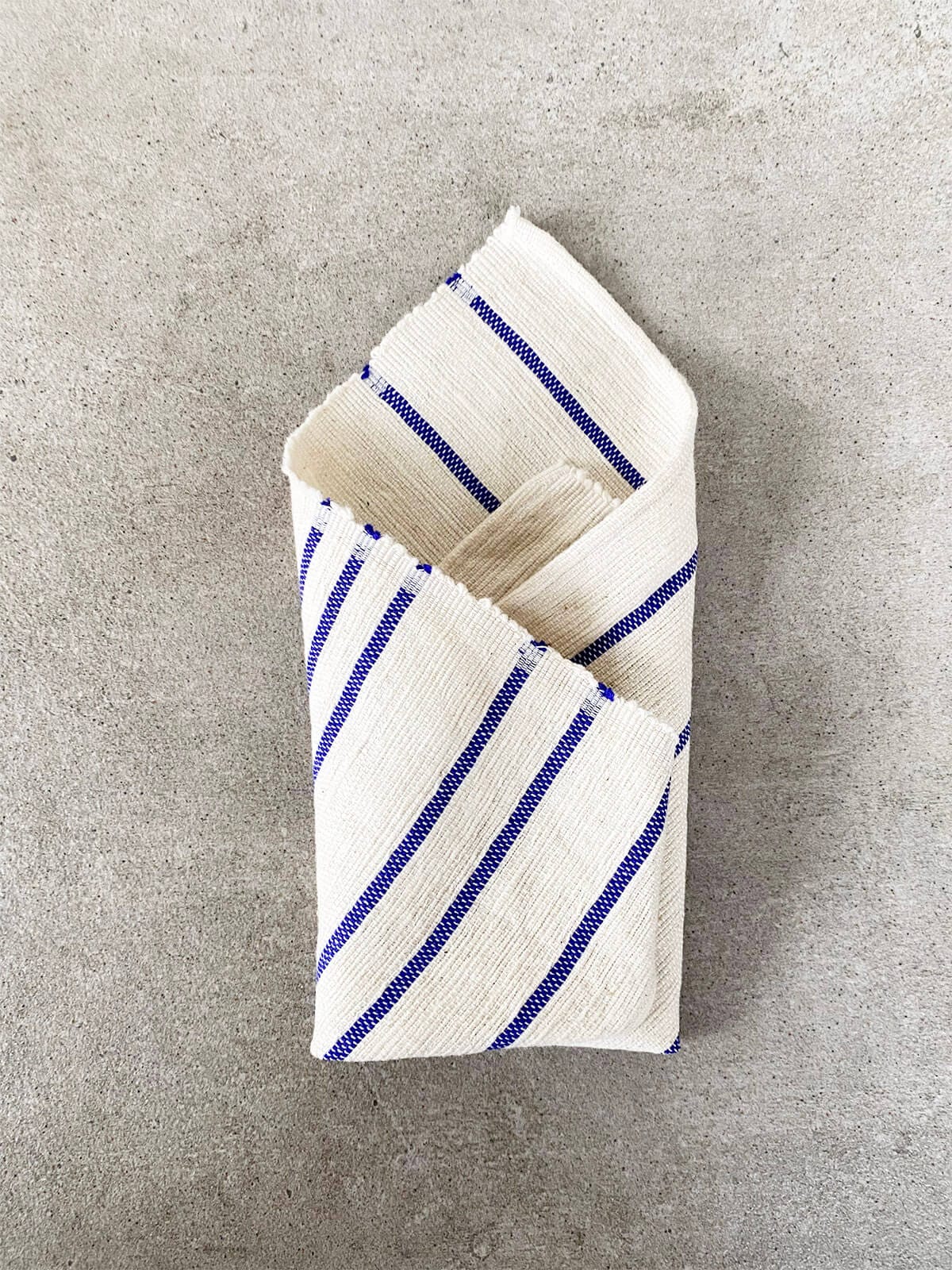 How to fold a mini hand towel (oshibori)