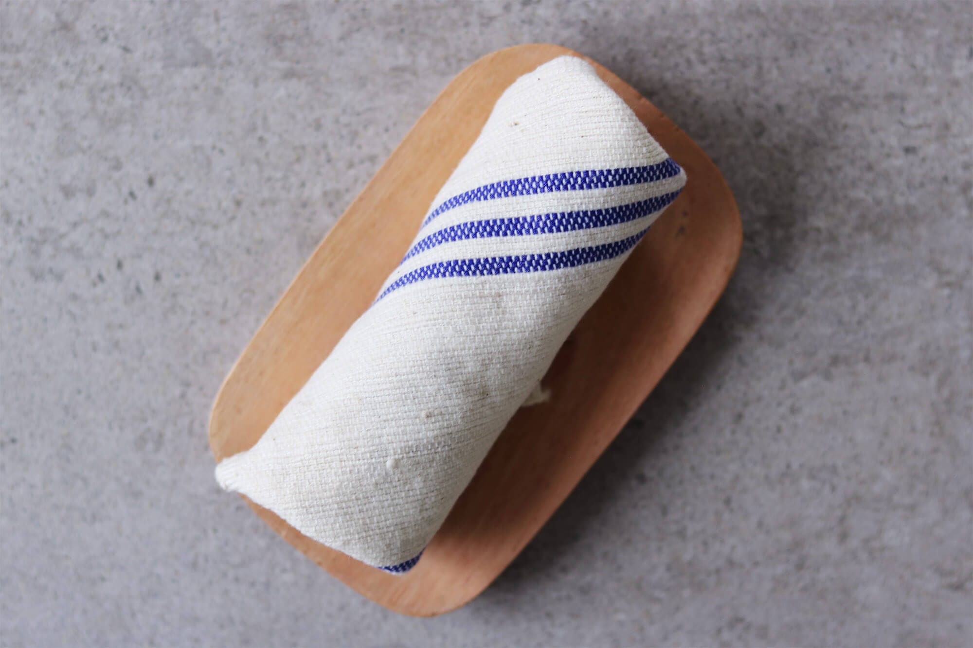 How to fold a mini hand towel (oshibori)