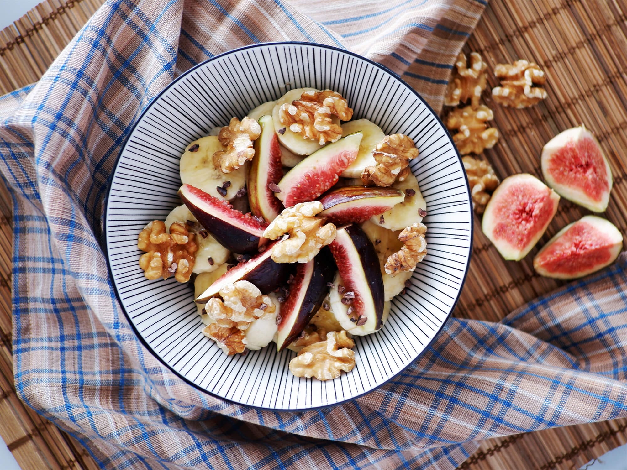 Oatmeal with almond milk, fresh figs and walnuts, Recipe