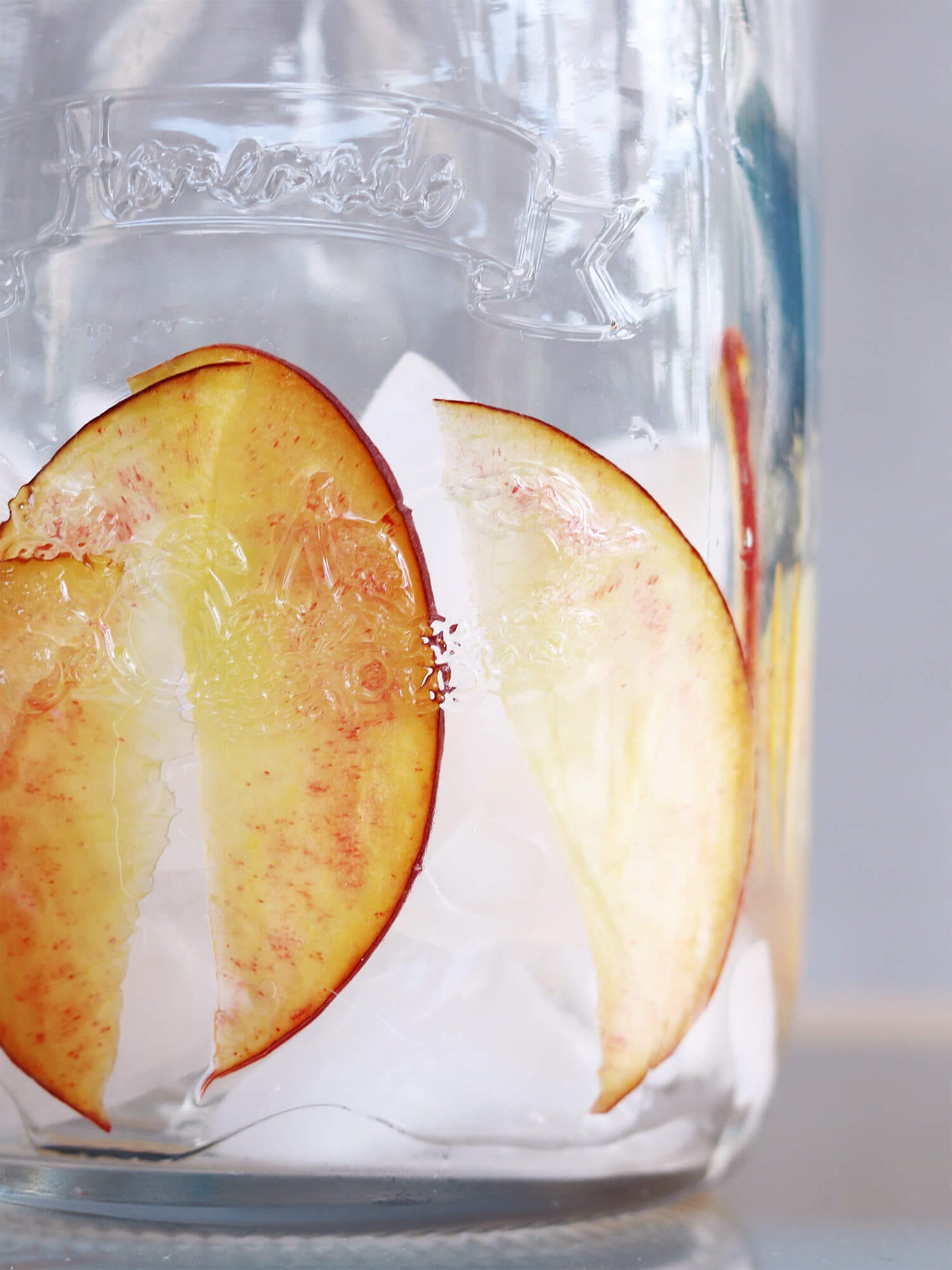 Recipe: Sparkling iced tea with peach and raspberries