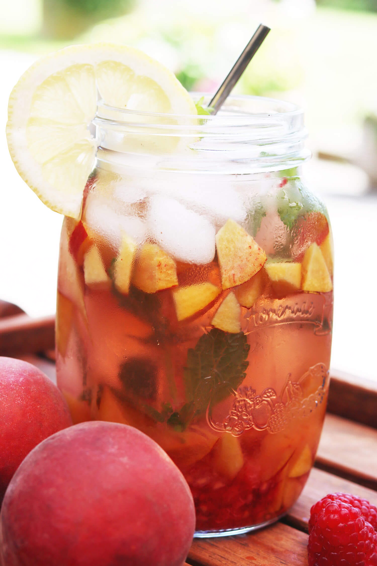 Recipe: Sparkling iced tea with peach and raspberries