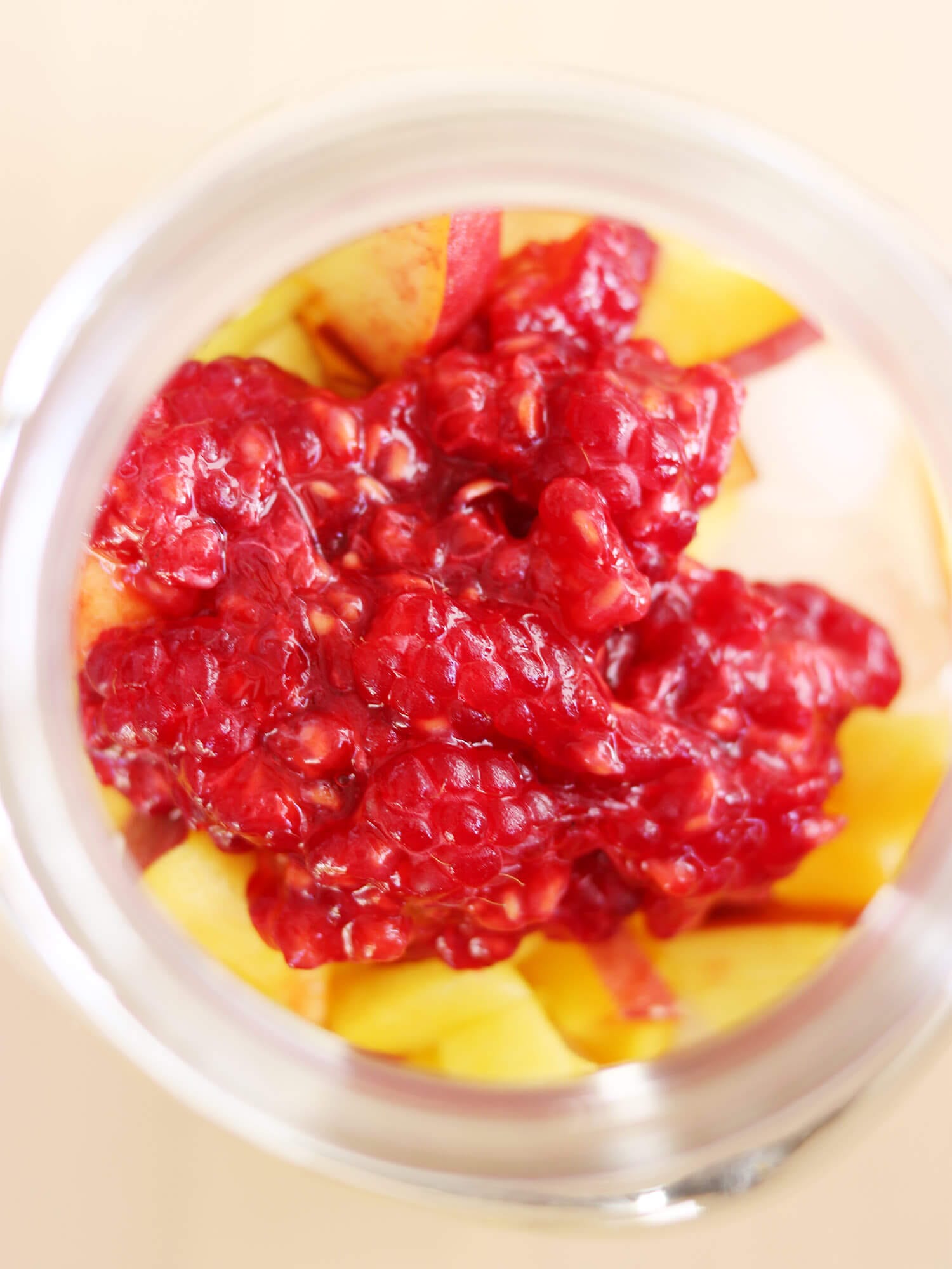 Recipe: Sparkling iced tea with peach and raspberries