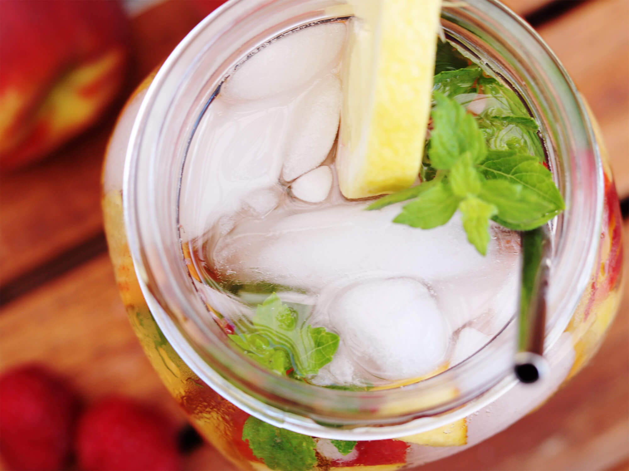 Recipe: Sparkling iced tea with peach and raspberries