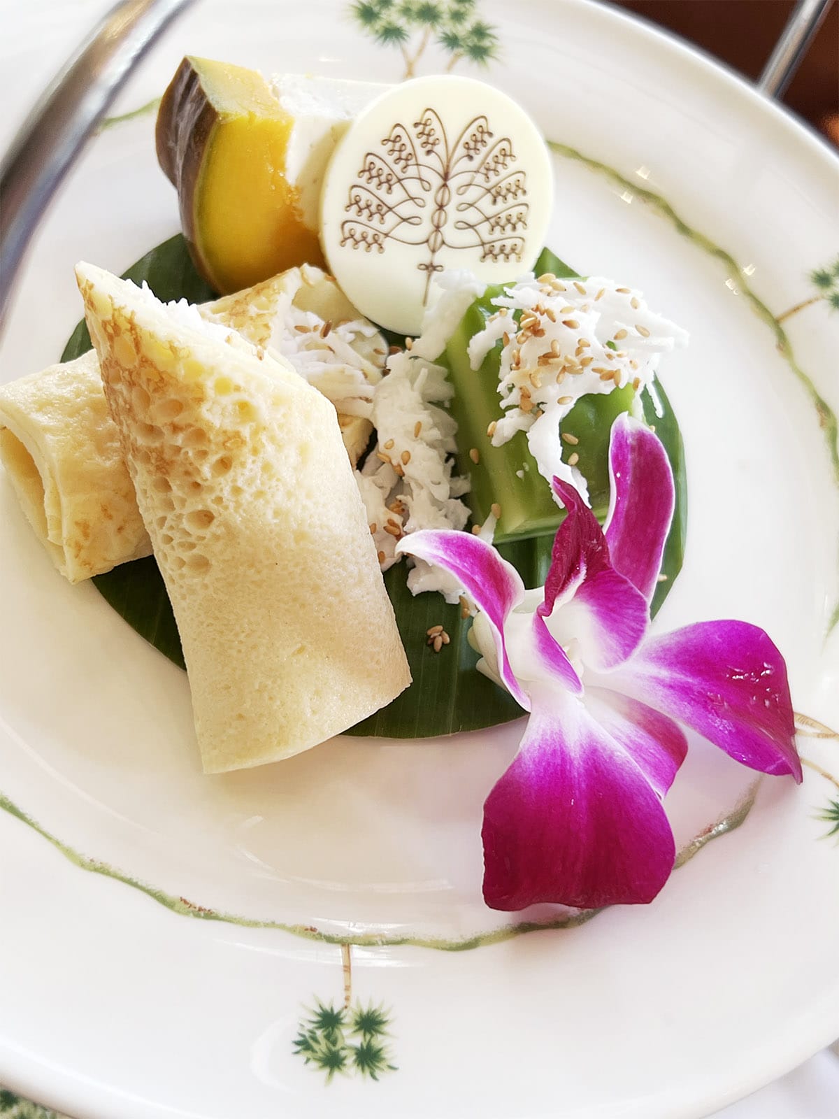 Phnom Penh: Raffles Hotel Le Royal - Afternoon Tea at Elephant Bar