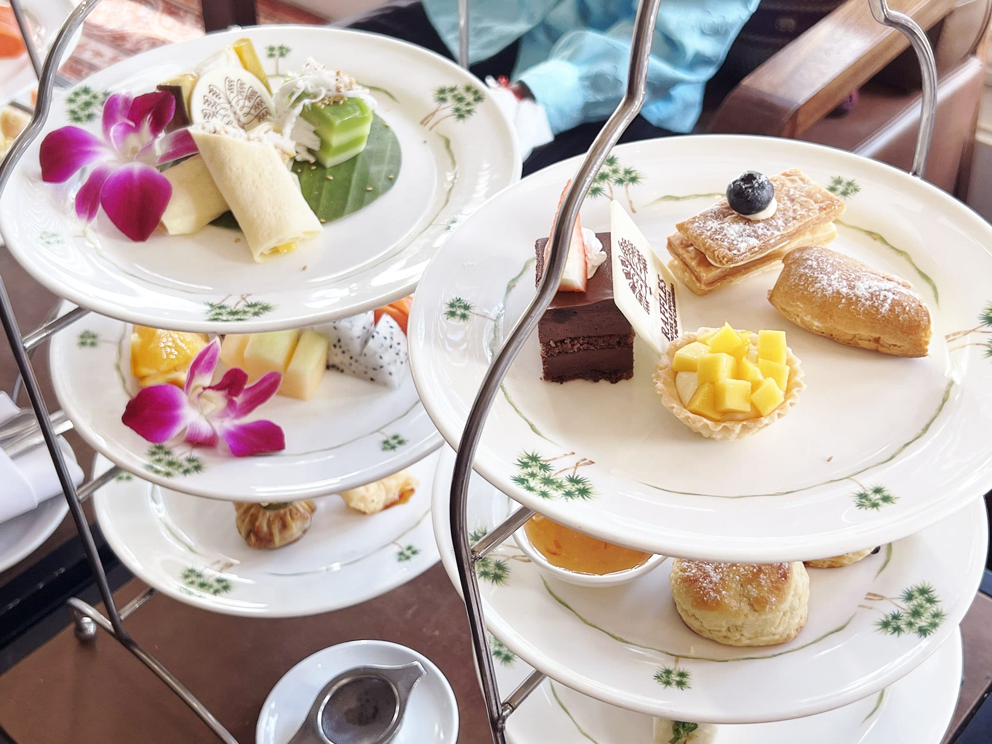 Phnom Penh: Raffles Hotel Le Royal - Afternoon Tea at Elephant Bar