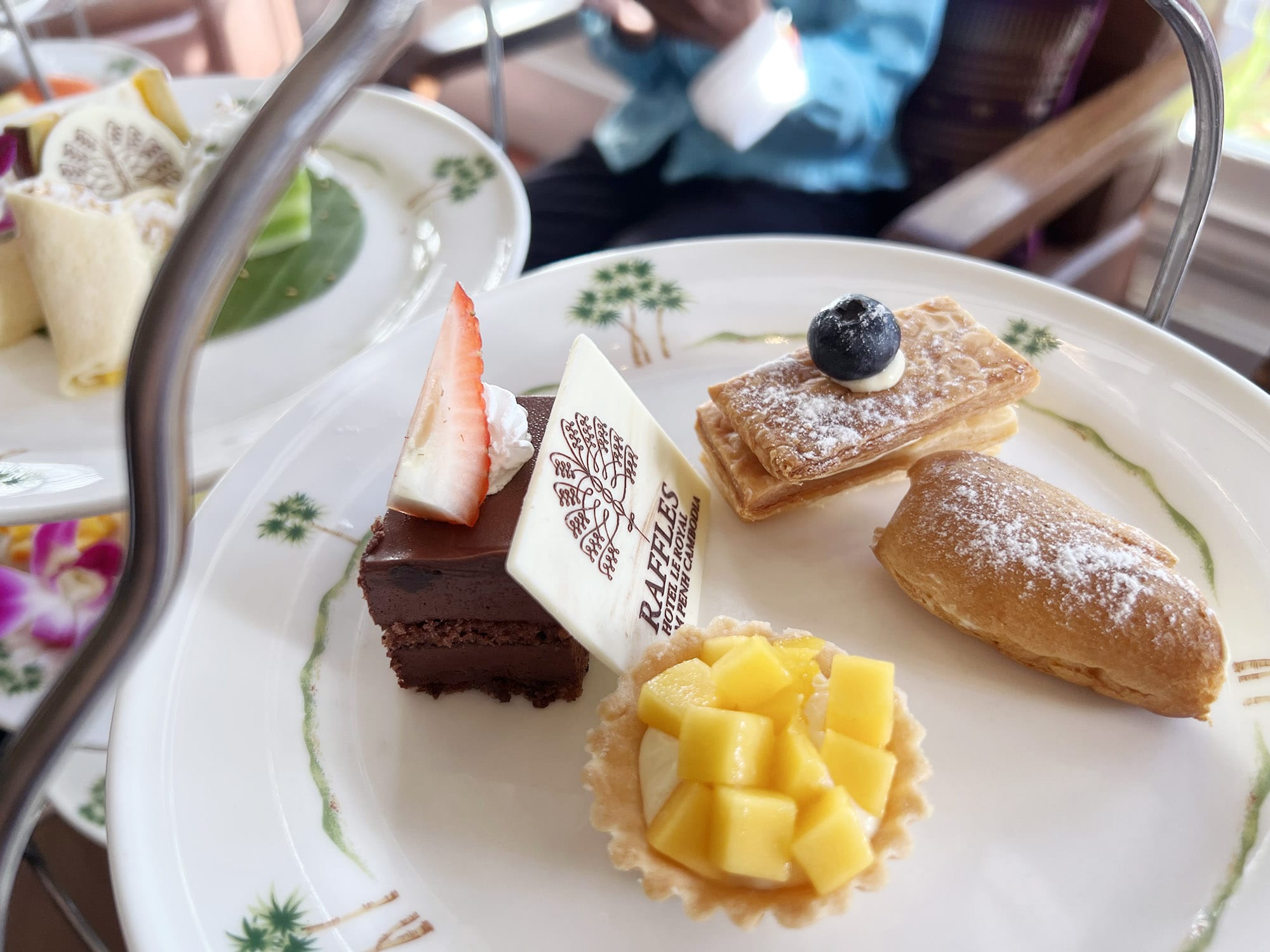 Phnom Penh: Raffles Hotel Le Royal - Afternoon Tea at Elephant Bar