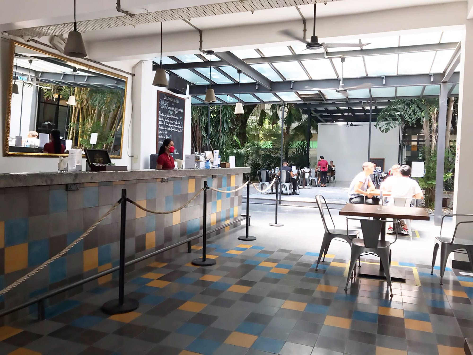 Phnom Penh: Le Bistrot at Institut Français