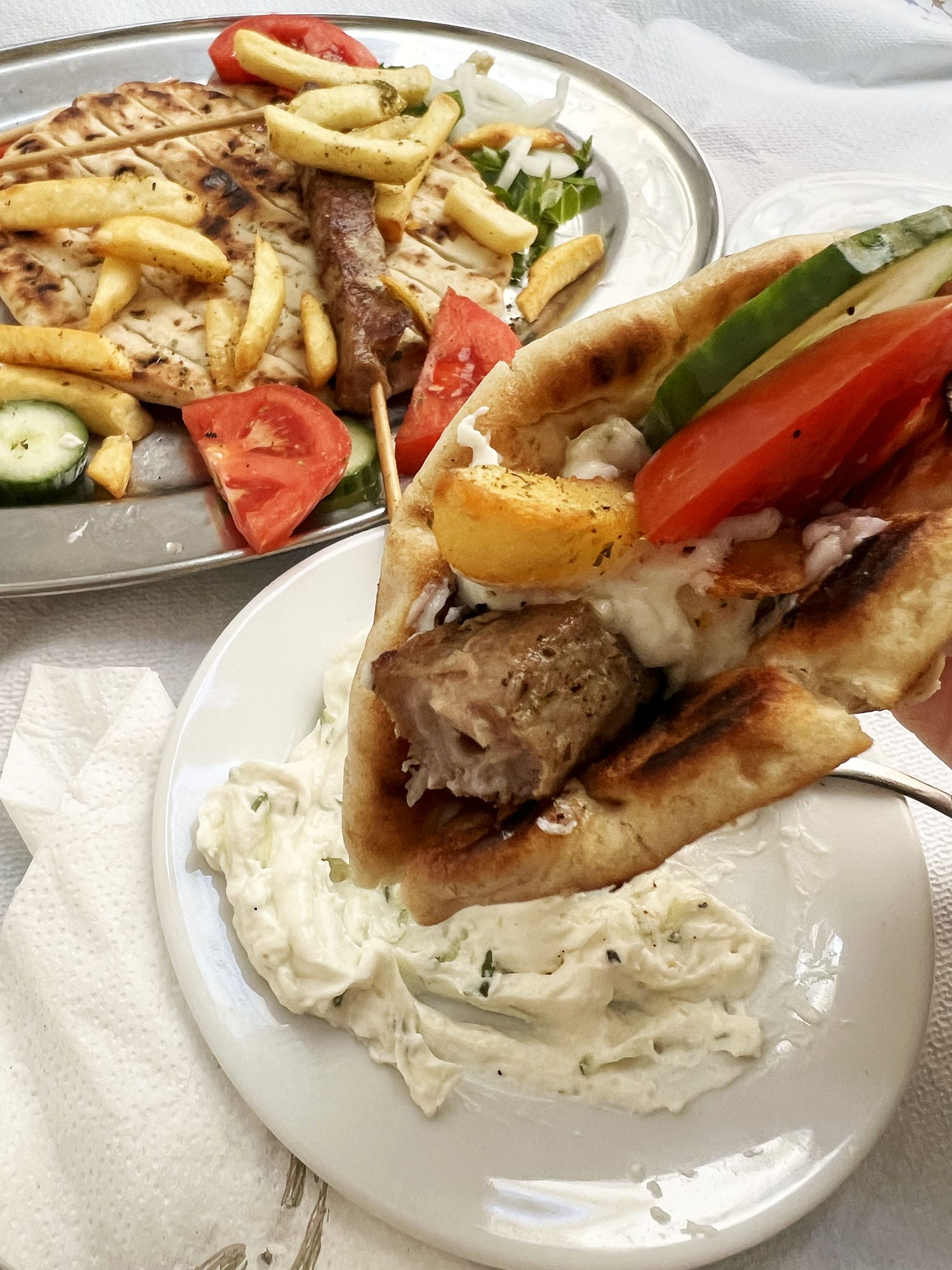 Athens: Aspro Alogo - Amazing pork souvlaki
