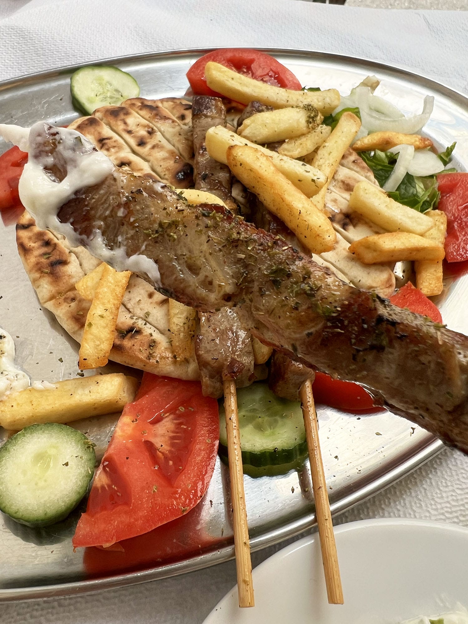 Athens: Aspro Alogo - Amazing pork souvlaki