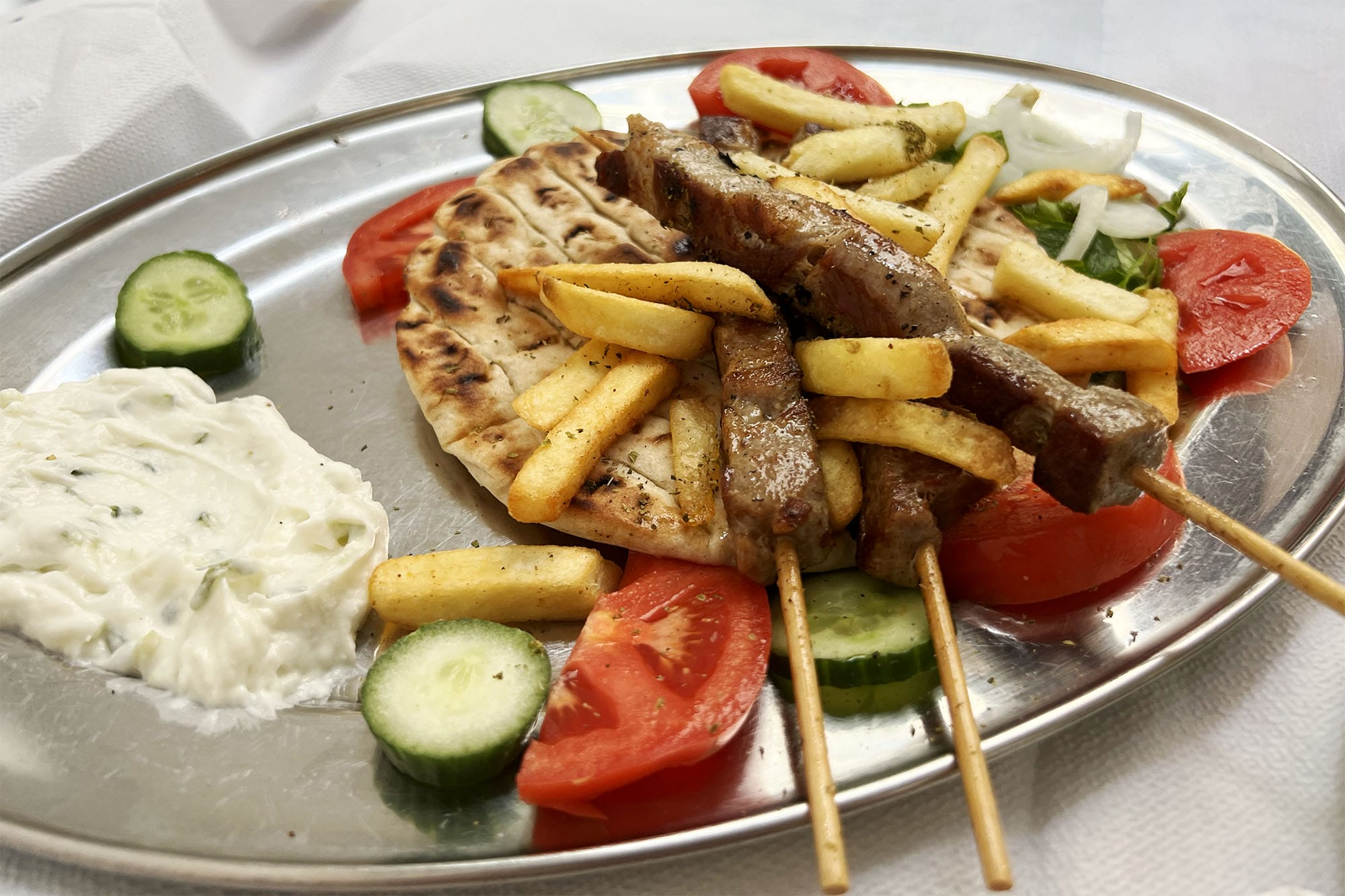 Athens: Aspro Alogo - Amazing pork souvlaki