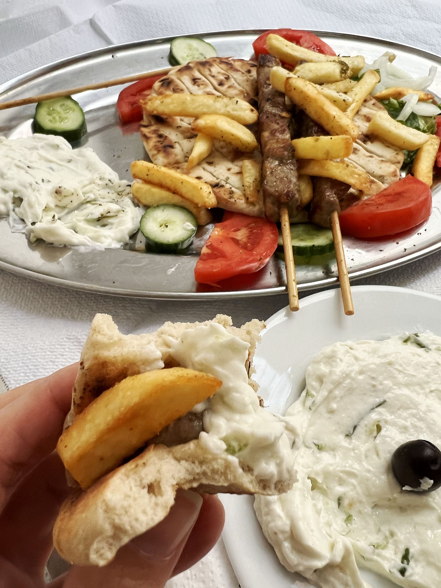 Athens: Aspro Alogo - Amazing pork souvlaki