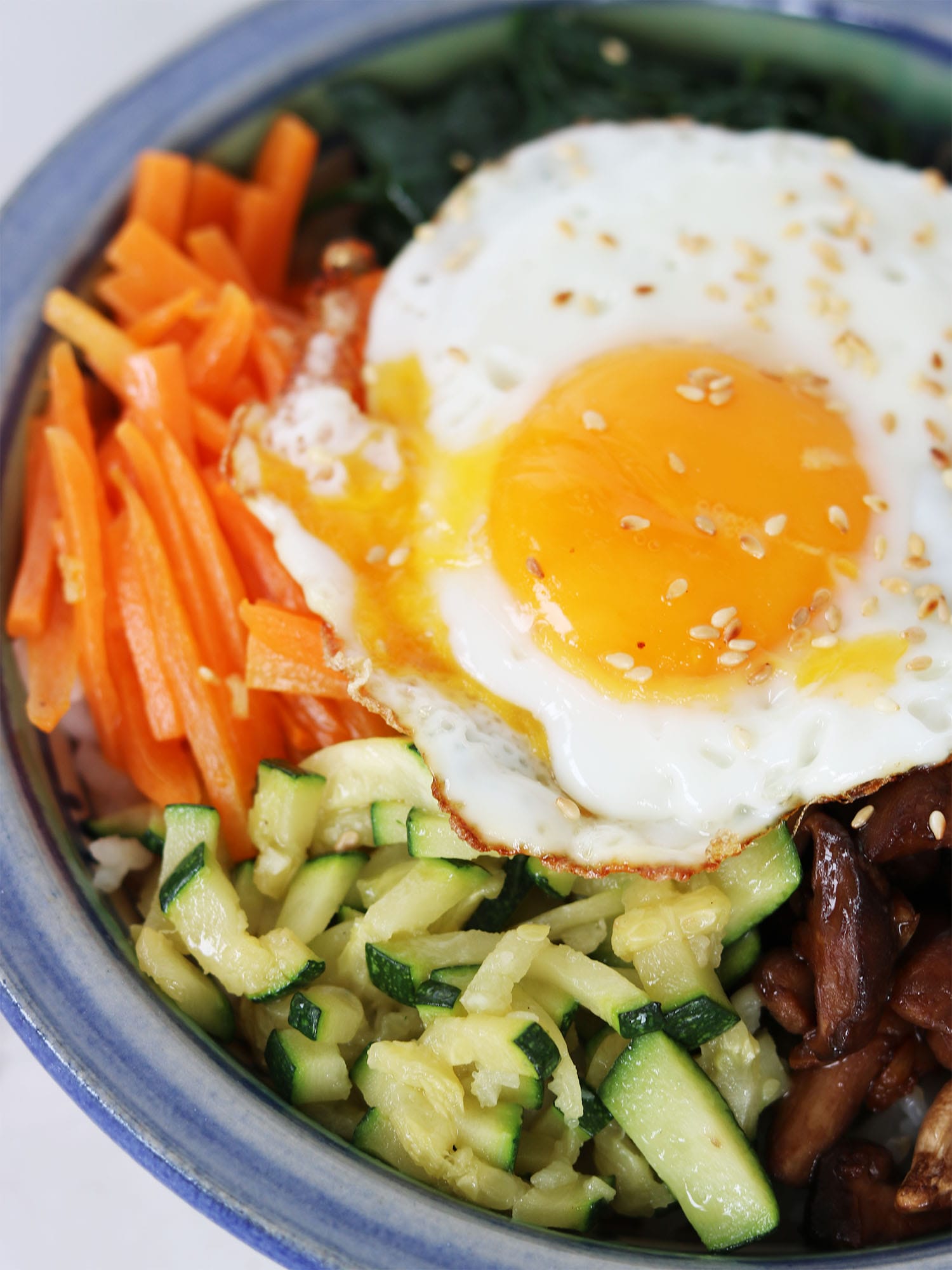 Recipe: Bibimbap with vegetables, mushrooms and fried egg