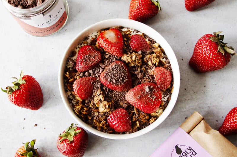 Recipe: Greek yogurt with strawberries, granola and chocolate