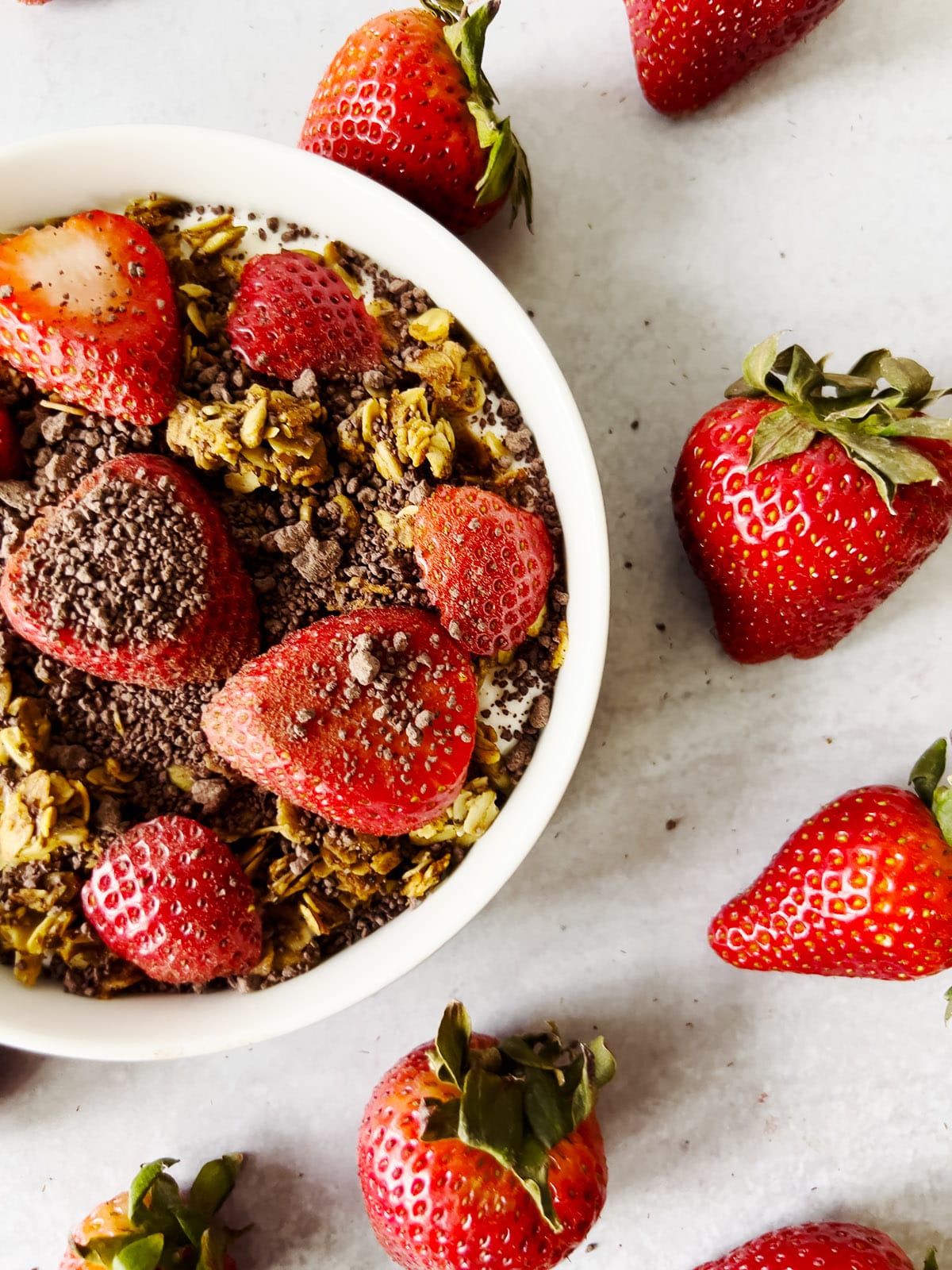 Recipe: Greek yogurt with strawberries, granola and chocolate