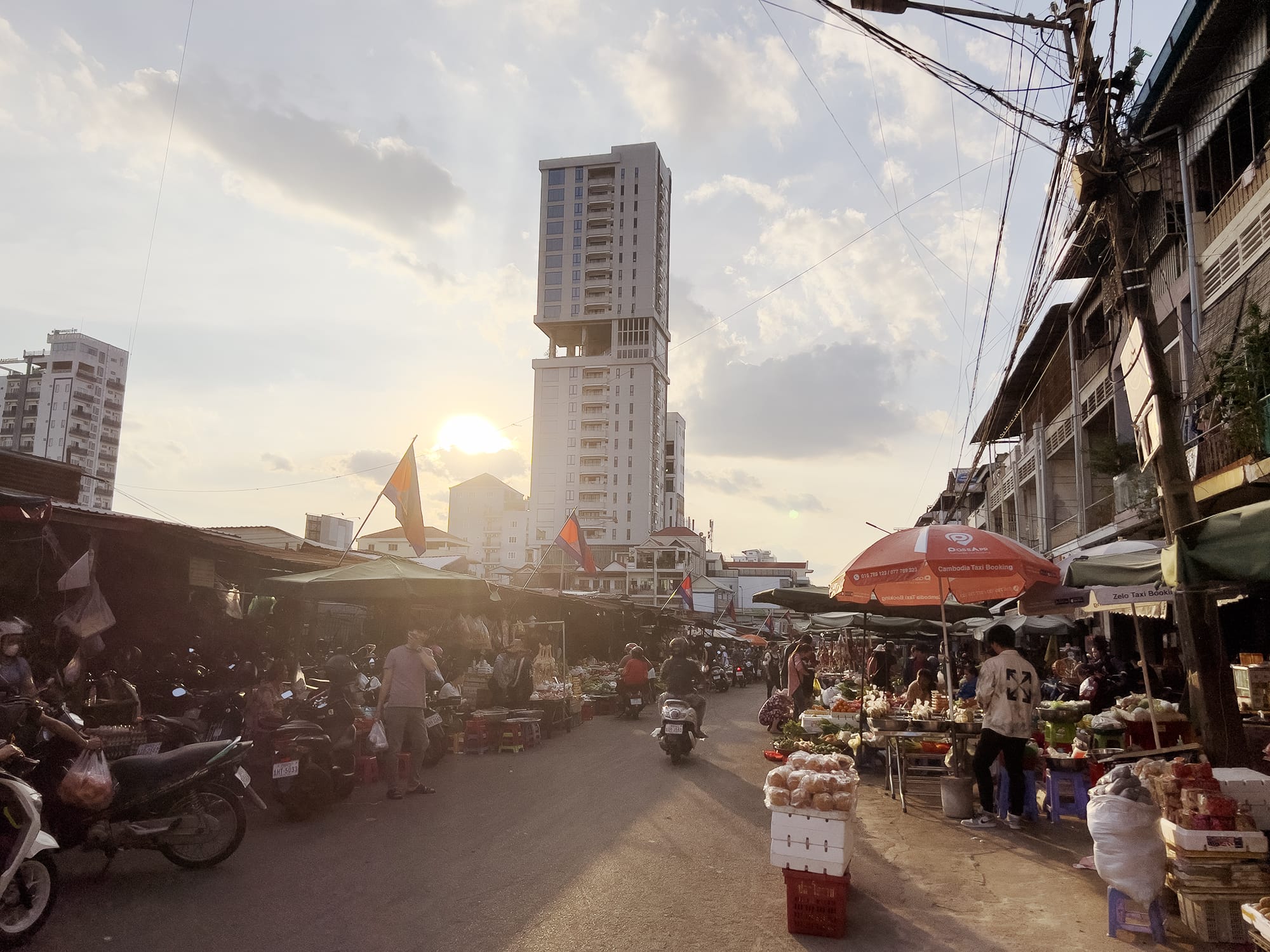 Phnom Penh: Sundown Social Club - The Hidden Rooftop Bar at TTP