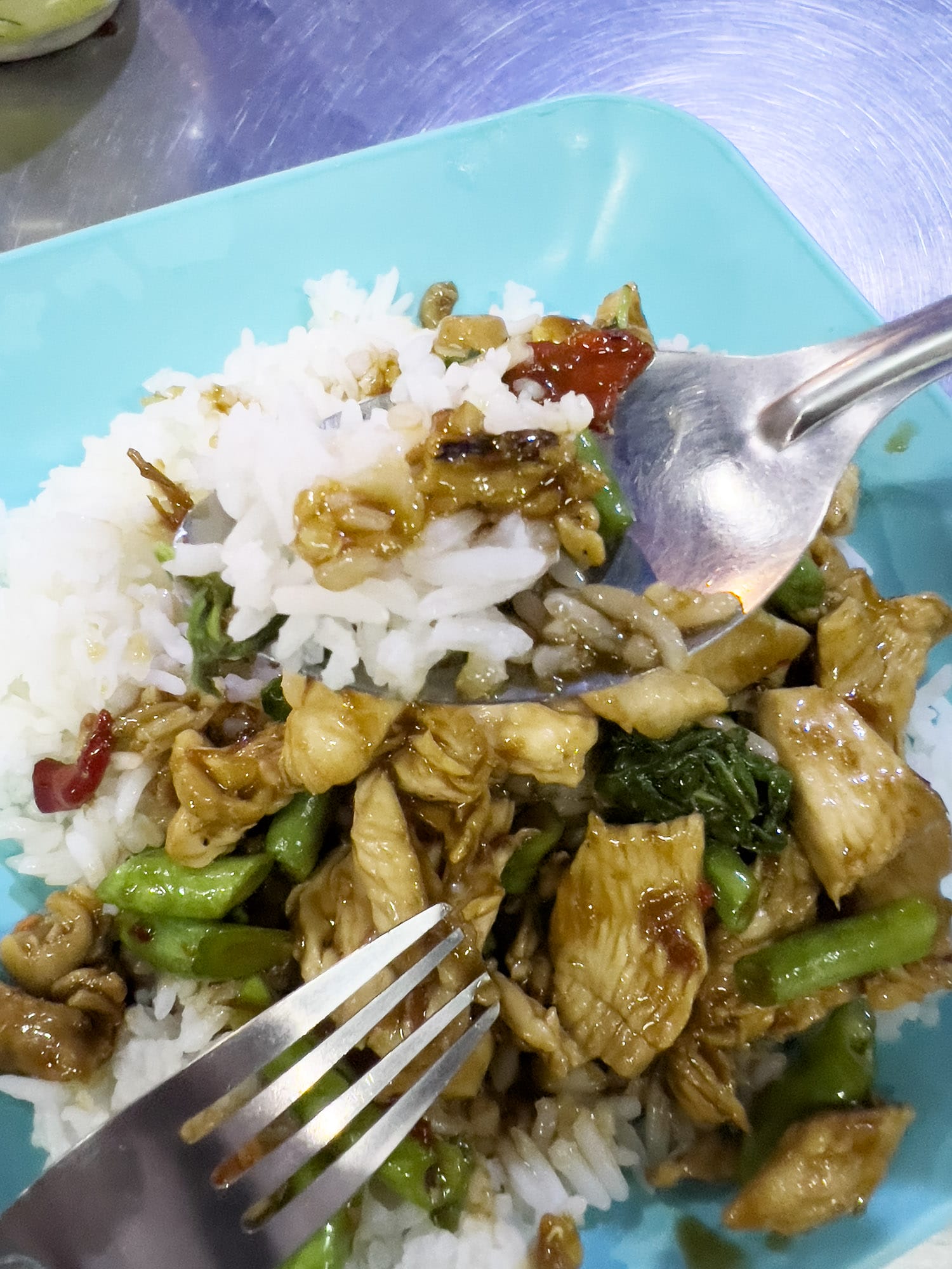 Bangkok: Late-night dinner by the railroad tracks