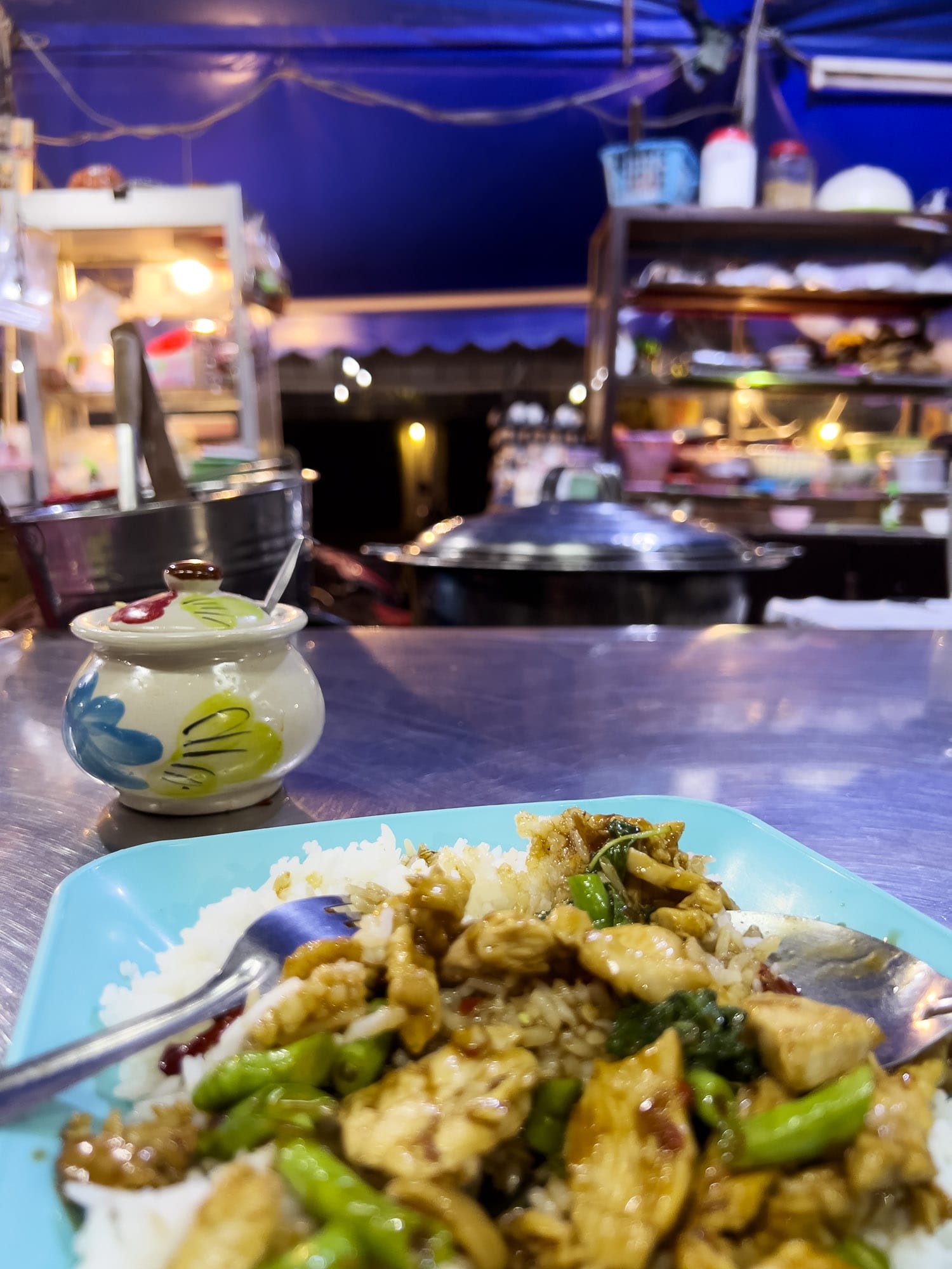 Bangkok: Late-night dinner by the railroad tracks
