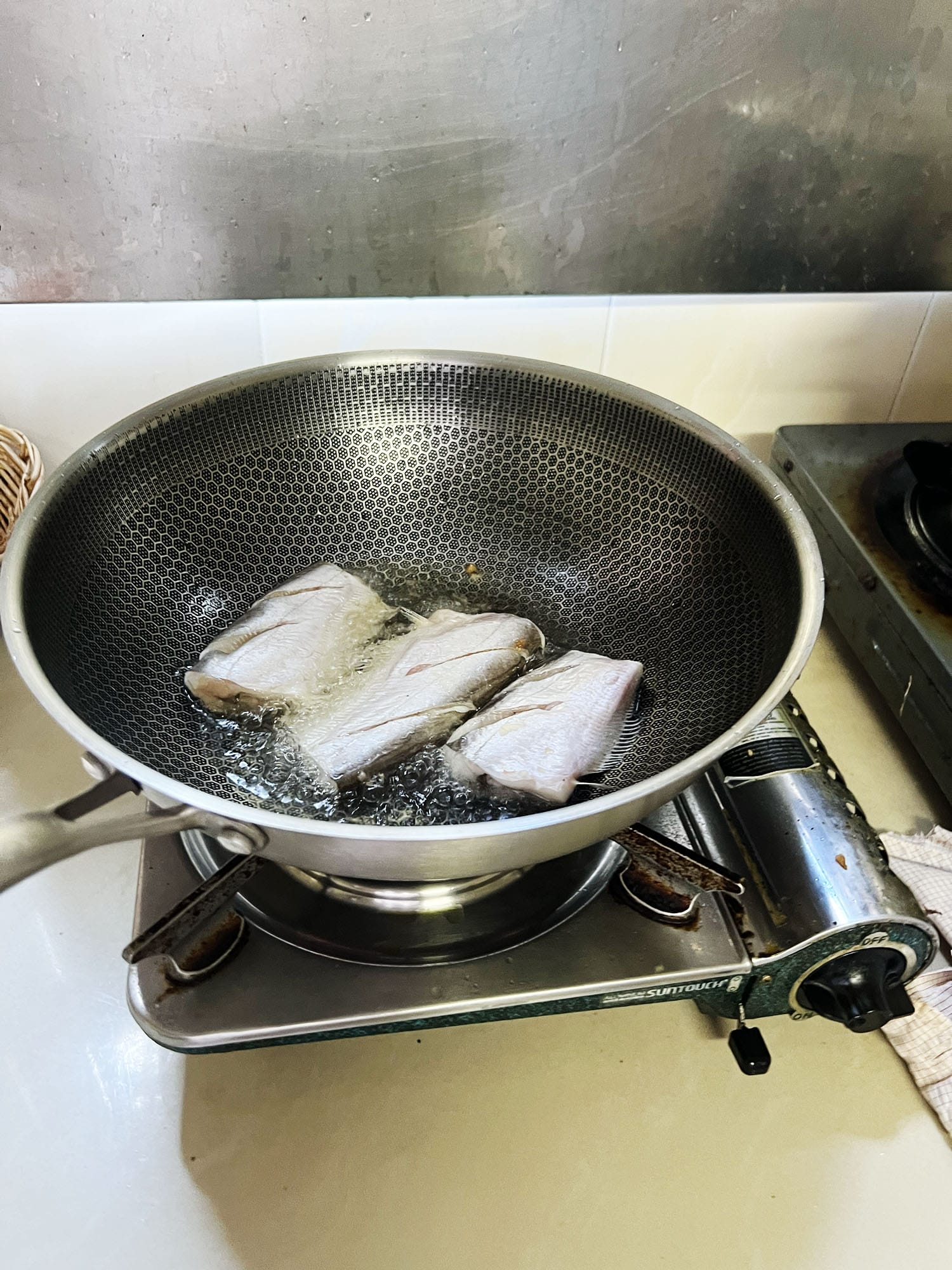 Recipe: The Grandma's Delicious Fried Fish - Cambodia Food