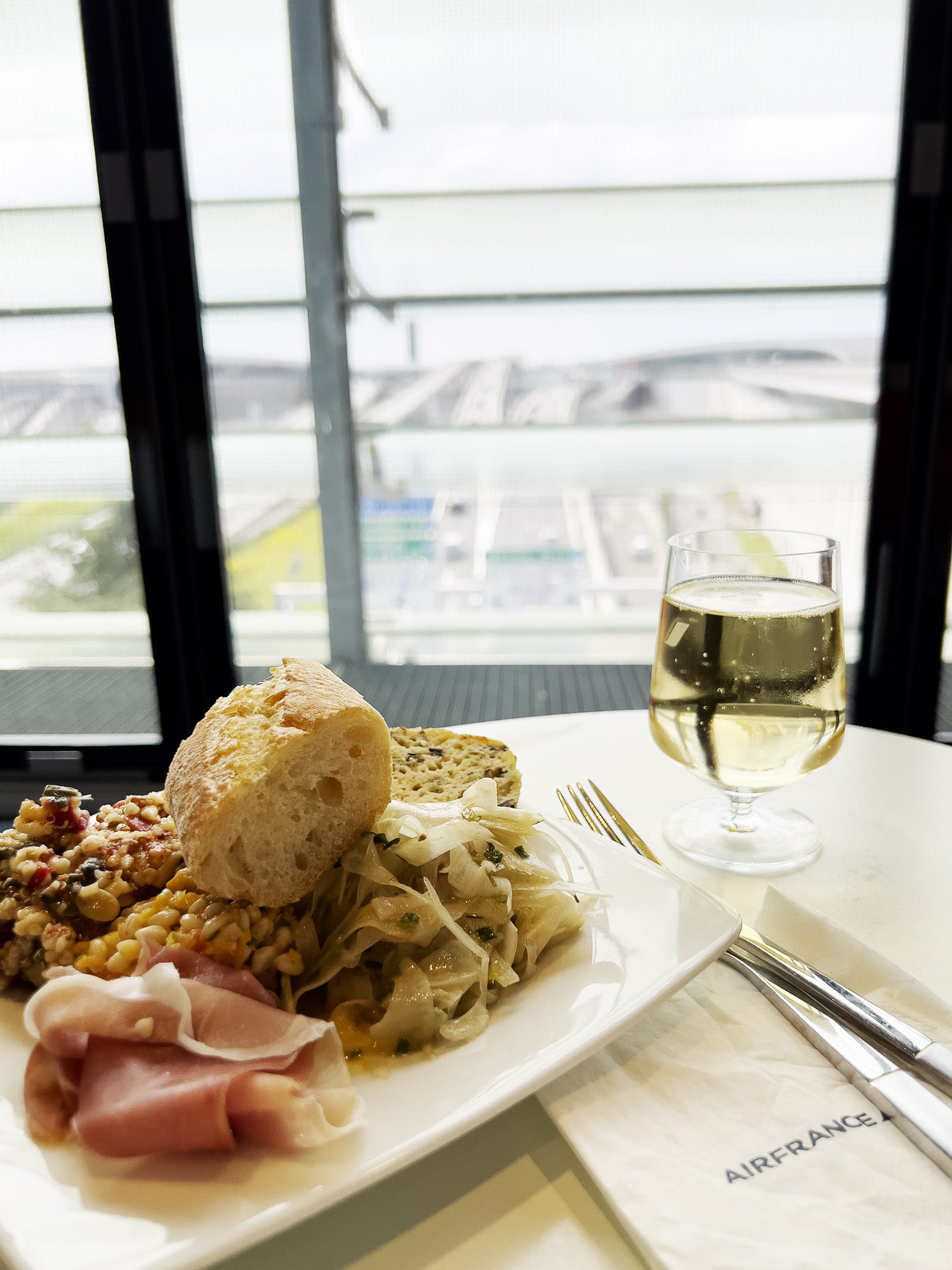 Paris CDG: The Air France Lounge at Terminal 2E, Hall L