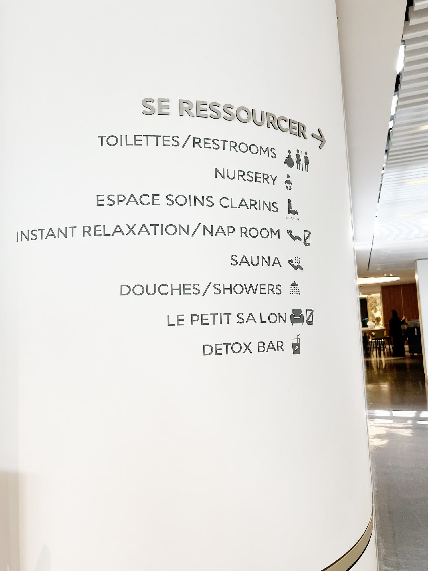 Paris CDG: The Air France Lounge at Terminal 2E, Hall L