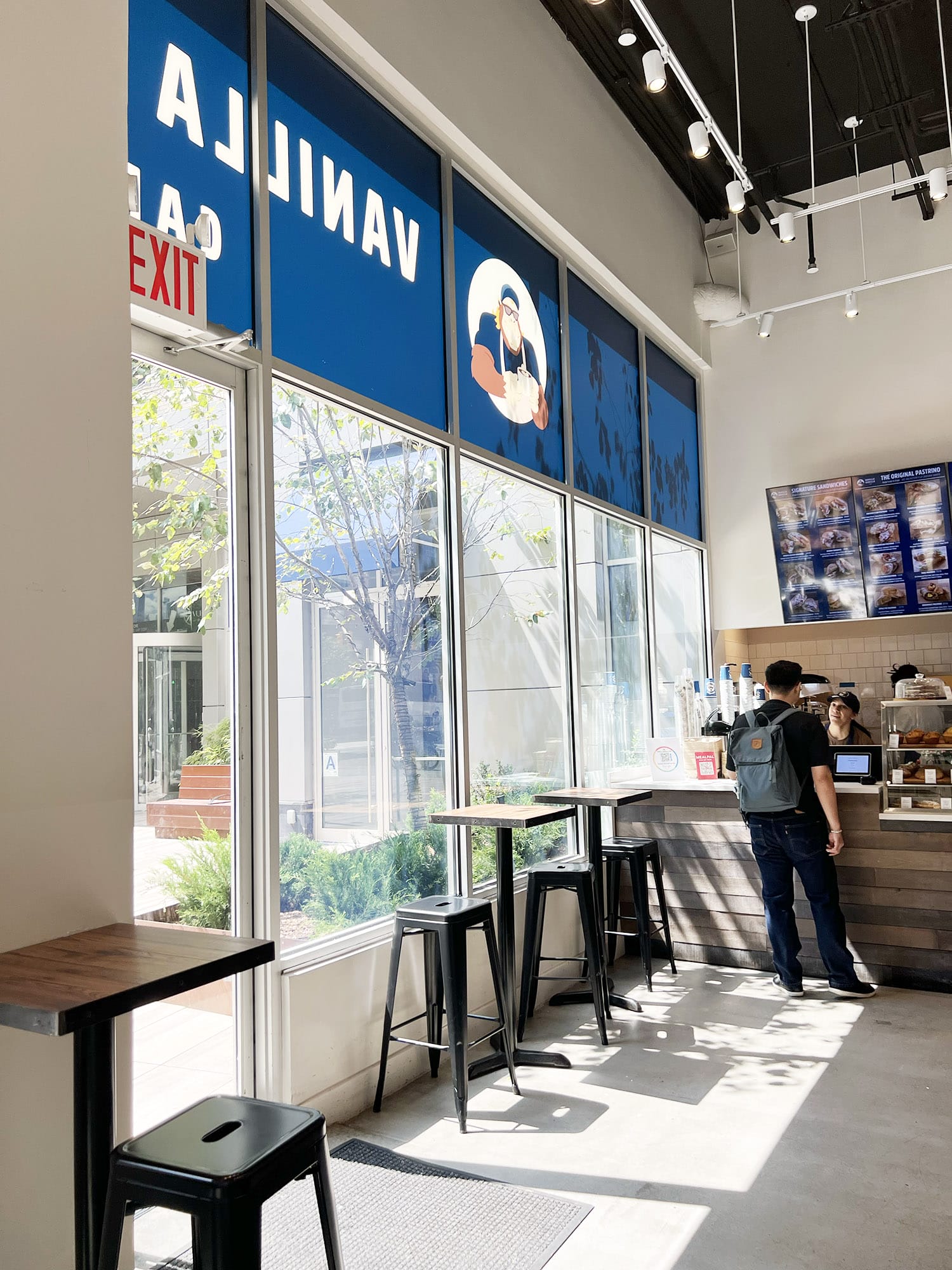 Vanilla Gorilla, New York Cafe