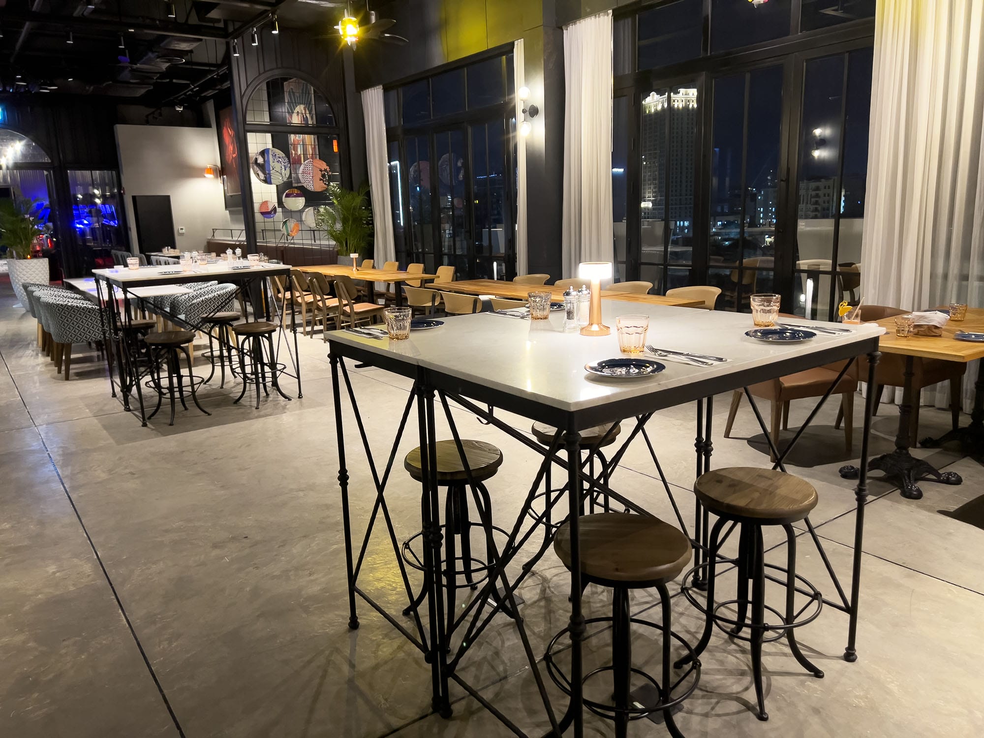 Phnom Penh: Hemisphere at Tribe Hotel