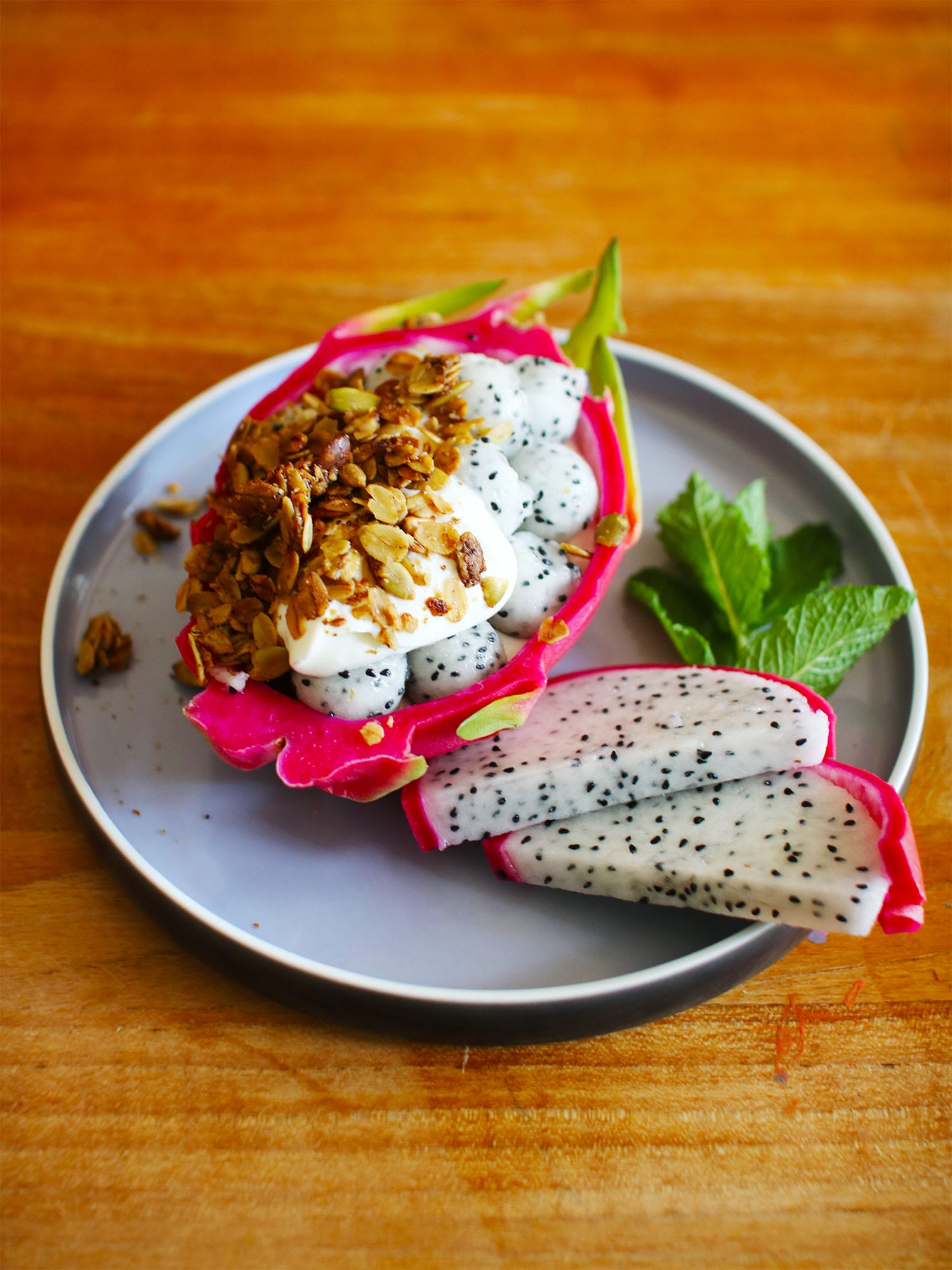 Recipe: Dragon Fruit Breakfast Bowl with Greek yogurt and granola
