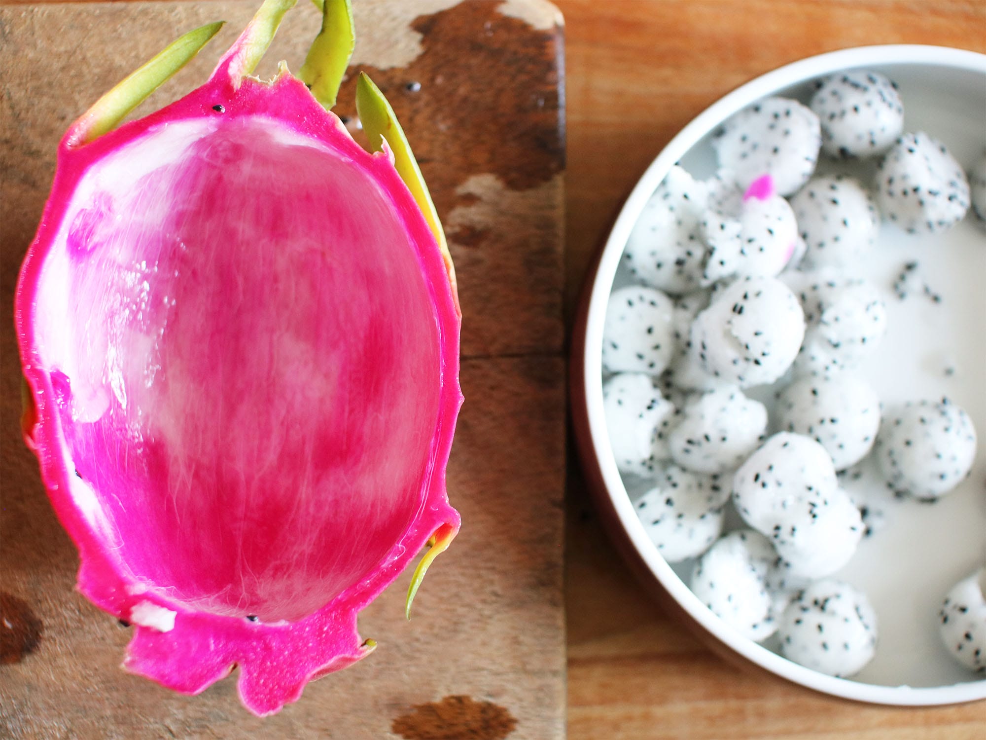 Recipe: Dragon Fruit Breakfast Bowl with Greek yogurt and granola