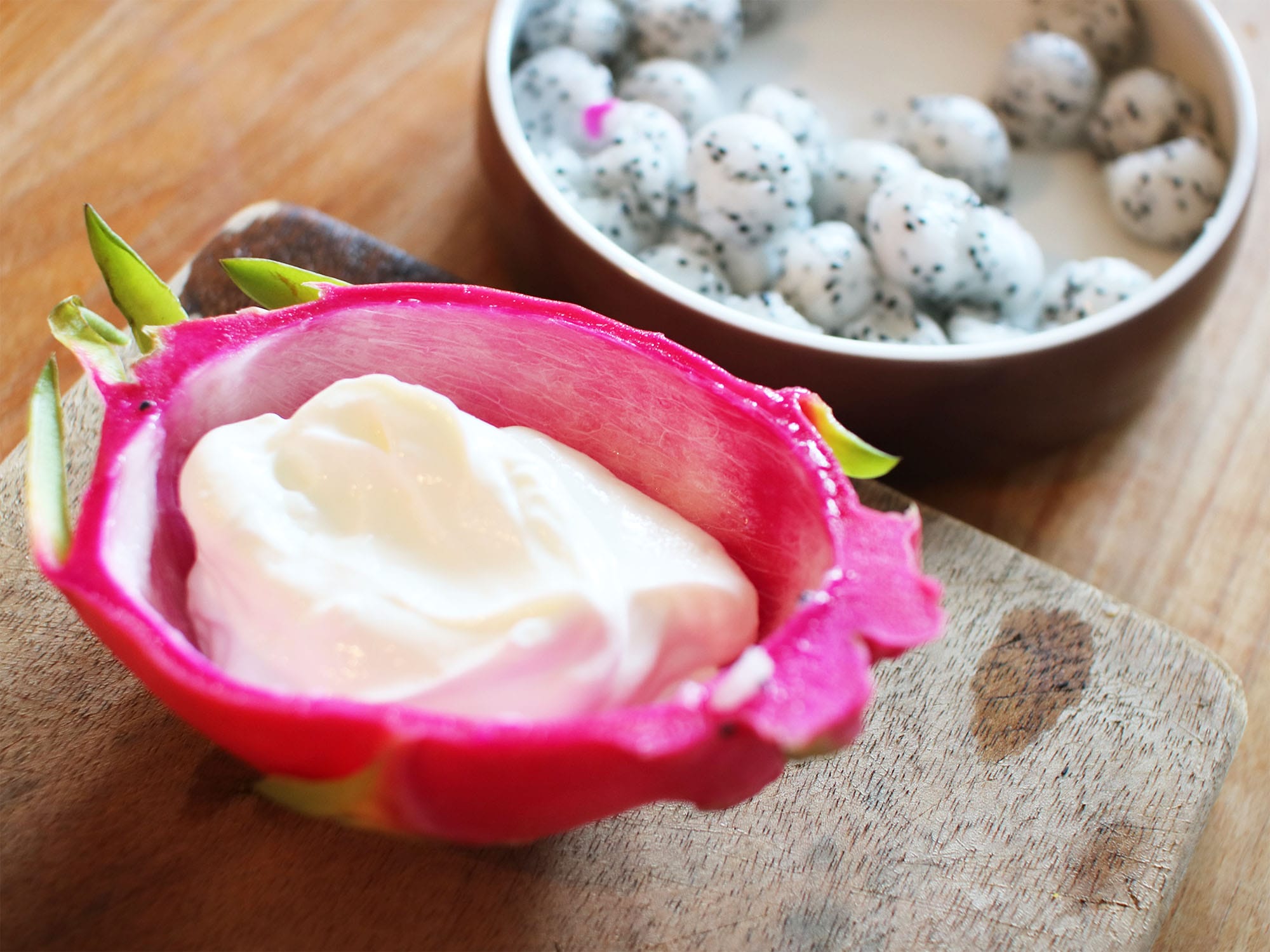 Recipe: Dragon Fruit Breakfast Bowl with Greek yogurt and granola