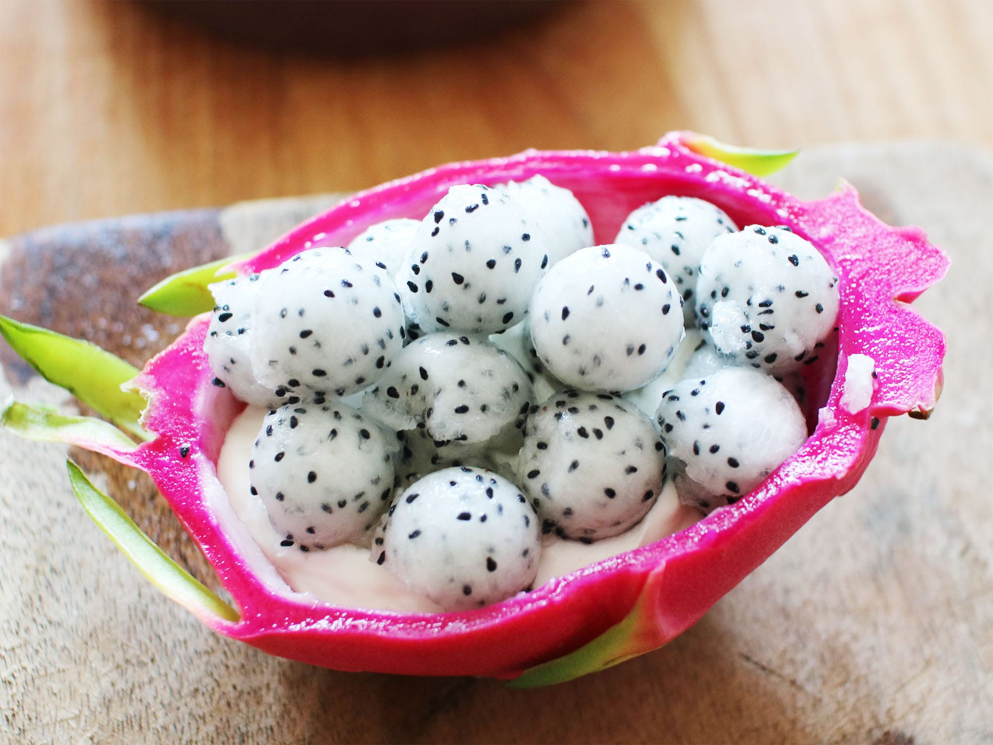 Recipe: Dragon Fruit Breakfast Bowl with Greek yogurt and granola