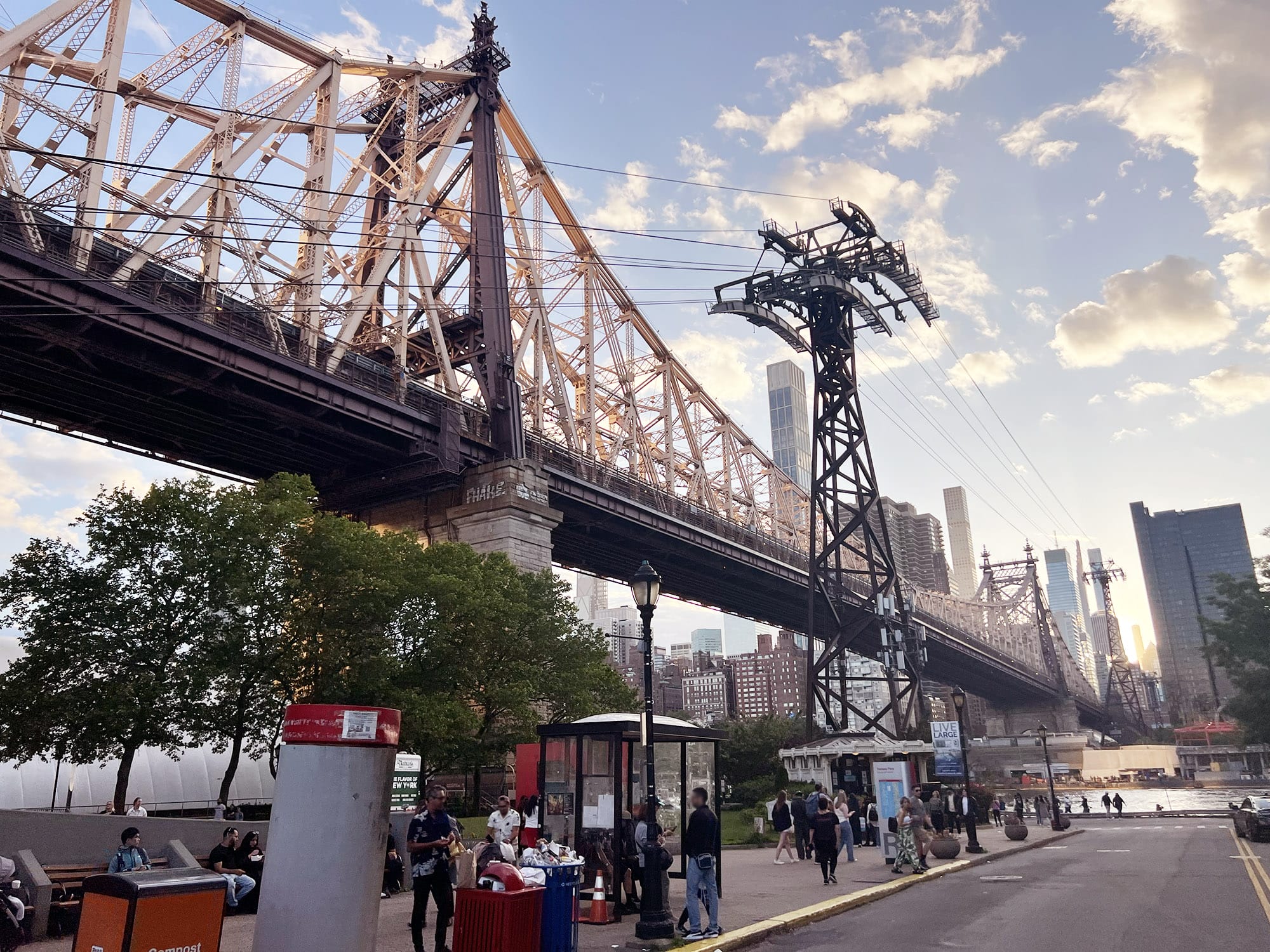New York City: Roosevelt Island Tram – A Ride with a View